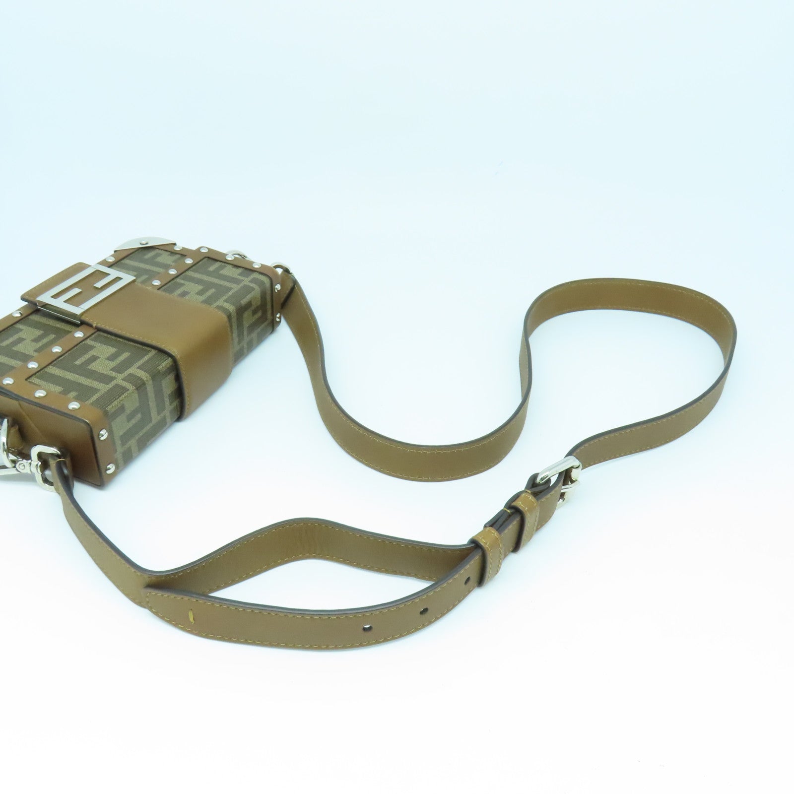 FENDI 牛皮皮革Baguette Trunk Mini Bag银扣肩背袋肩背袋啡色