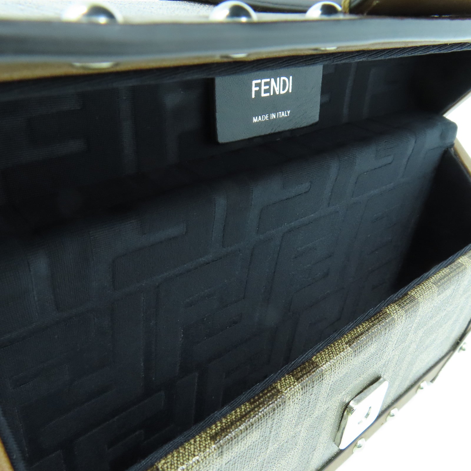 FENDI 牛皮皮革Baguette Trunk Mini Bag银扣肩背袋肩背袋啡色