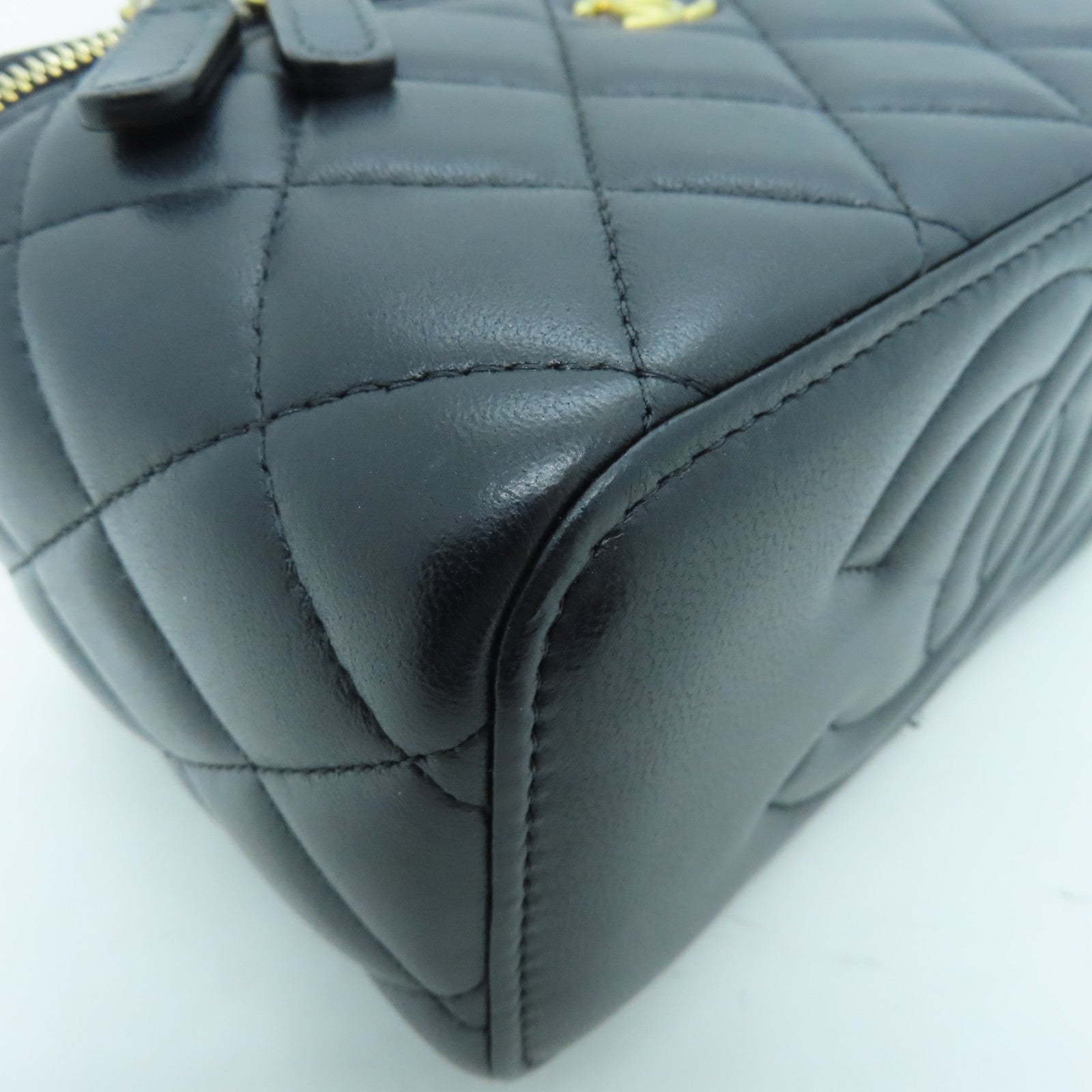 CHANEL rhombic sheepskin leather Chain Shoulder Bag gold buckle chain shoulder bag black