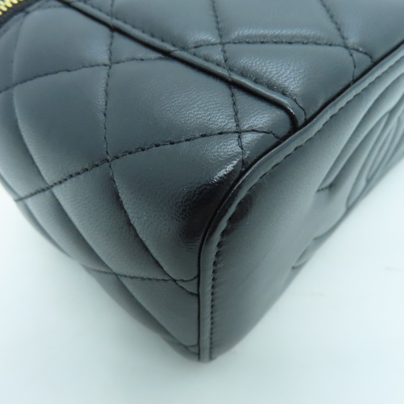 CHANEL rhombic sheepskin leather Chain Shoulder Bag gold buckle chain shoulder bag black