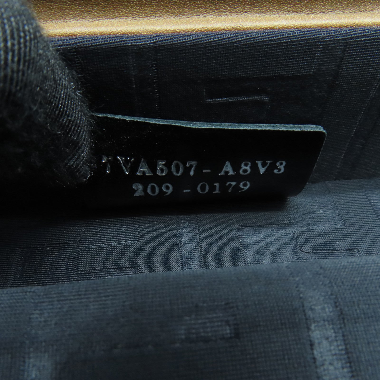 FENDI 牛皮皮革Baguette Trunk Mini Bag银扣肩背袋肩背袋啡色