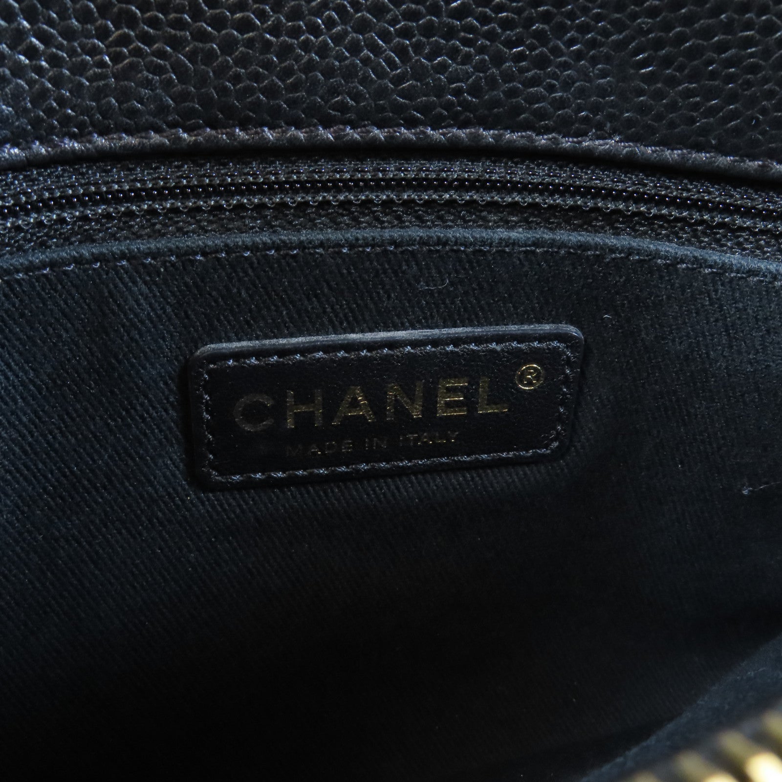 CHANEL 菱格Caviar皮革Chain Tote金扣鏈帶肩背袋黑色