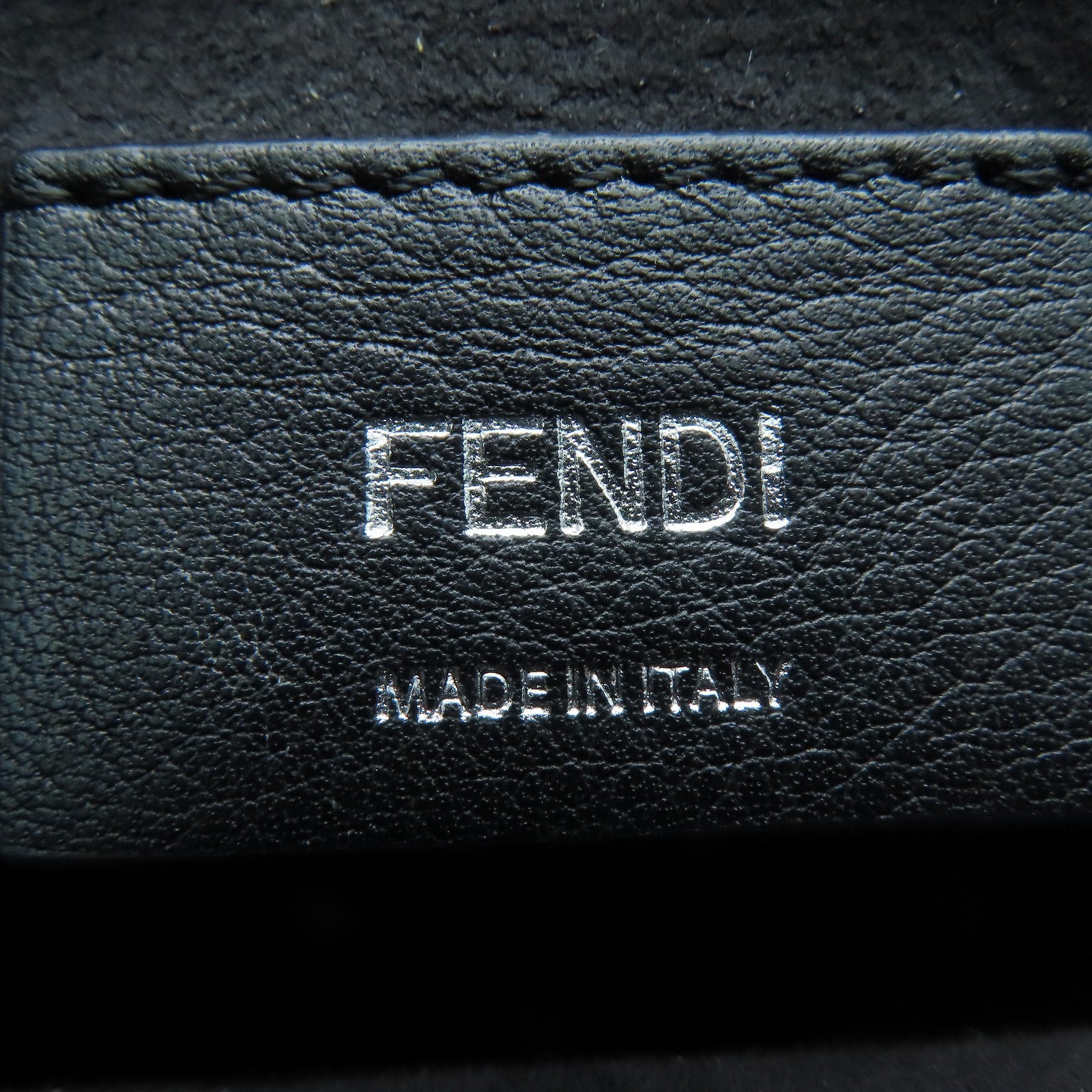 FENDI 牛皮皮革Shoulder Bag银扣肩背袋黑色/白色