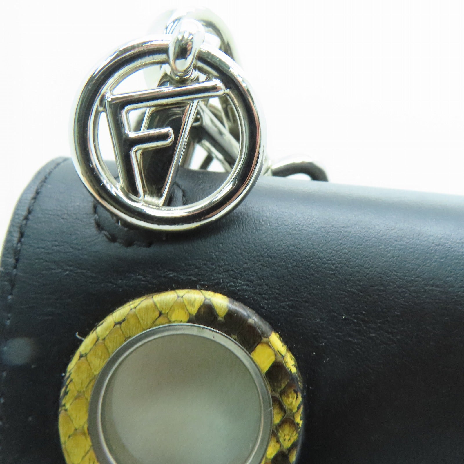 FENDI 牛皮皮革Shoulder Bag银扣肩背袋黑色/白色