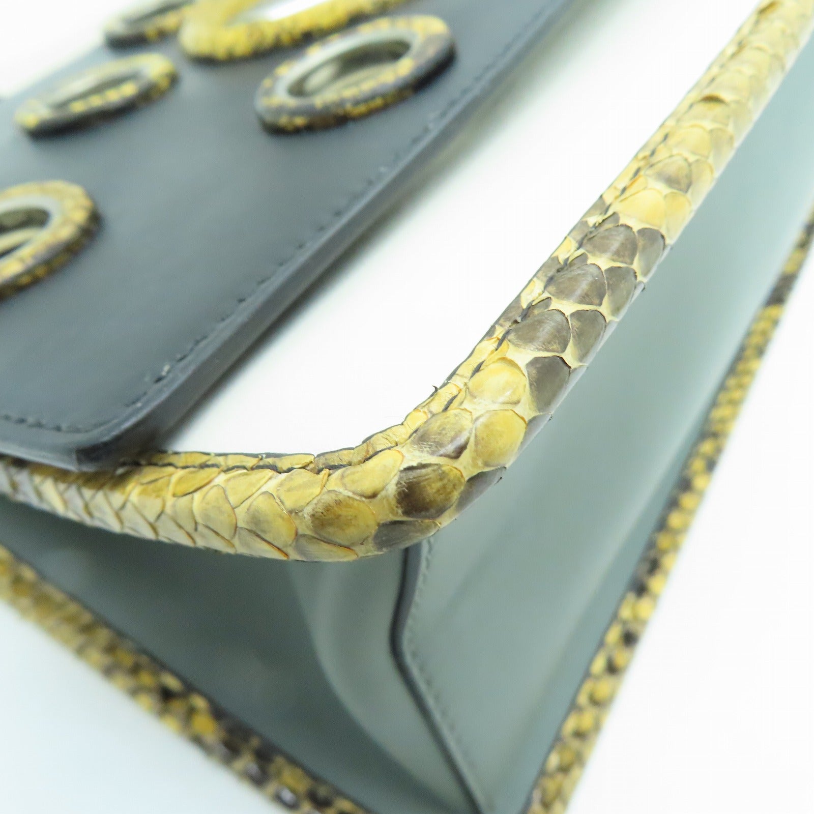 FENDI 牛皮皮革Shoulder Bag银扣肩背袋黑色/白色