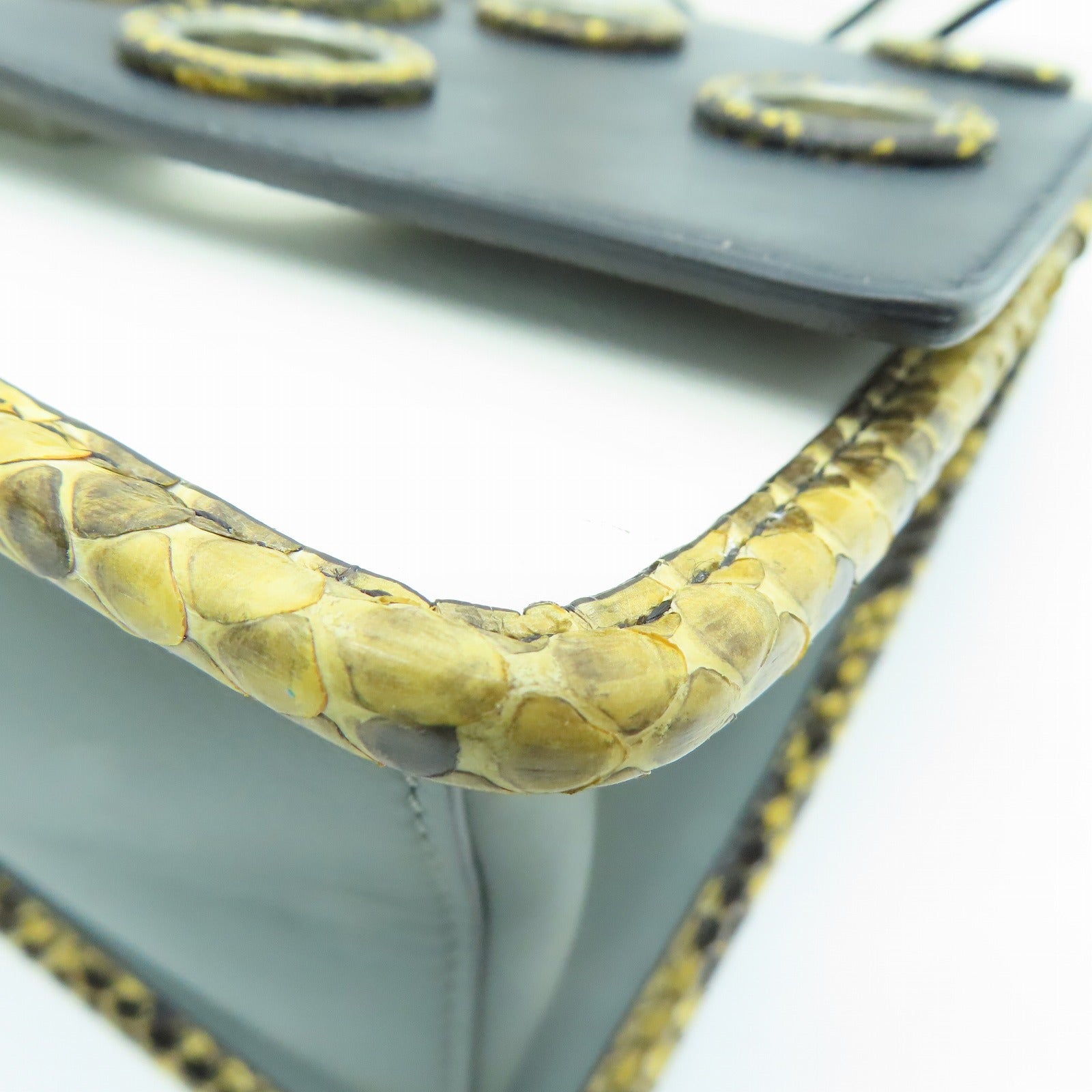 FENDI 牛皮皮革Shoulder Bag银扣肩背袋黑色/白色