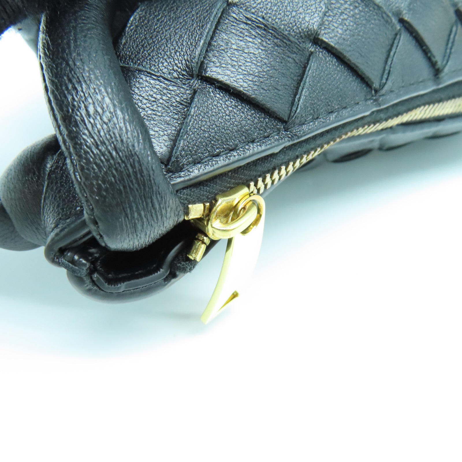 BOTTEGA VENETA 织纹皮革Handbag金扣手挽袋黑色