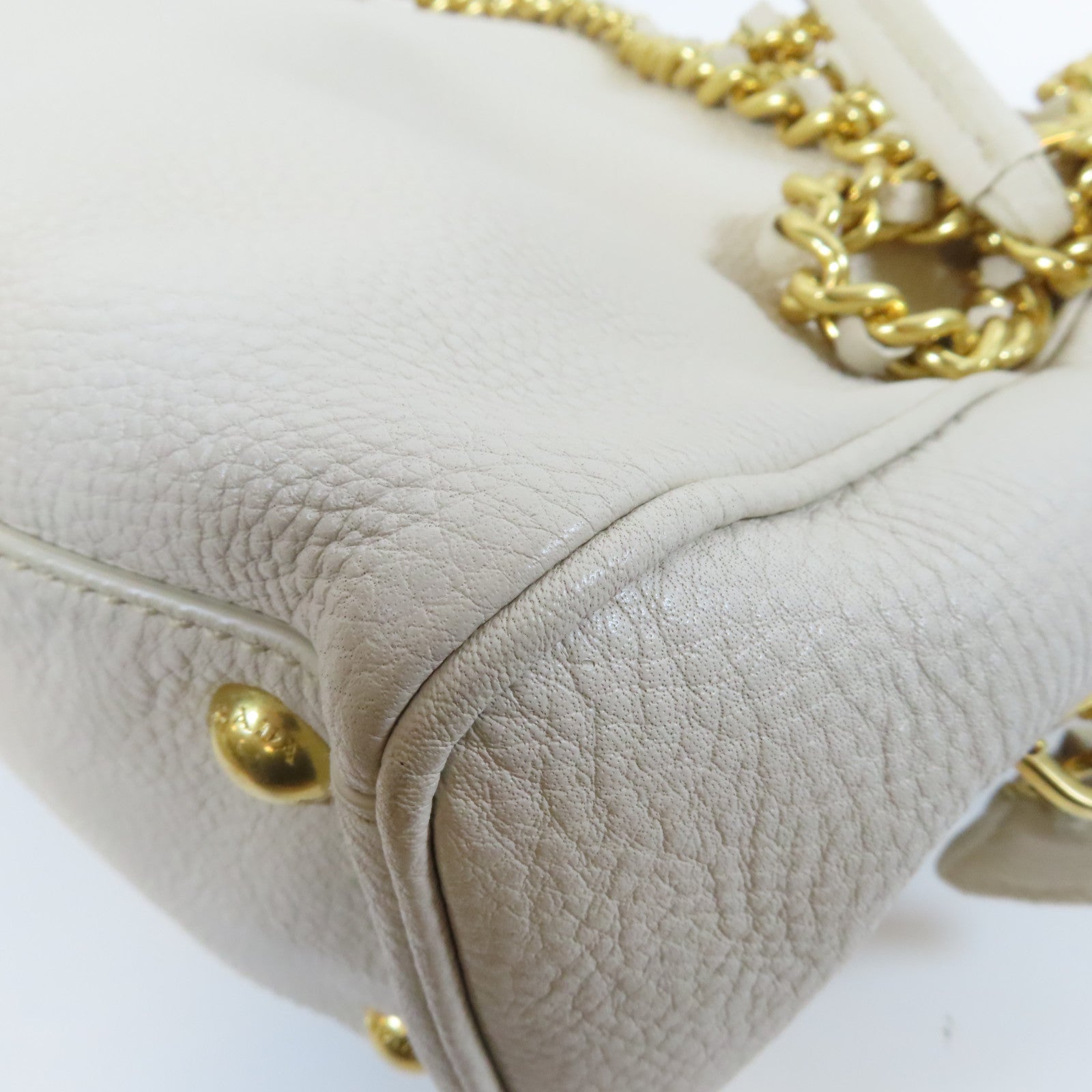 PRADA 牛皮皮革Shoulder Bag金扣鏈帶肩背袋米色