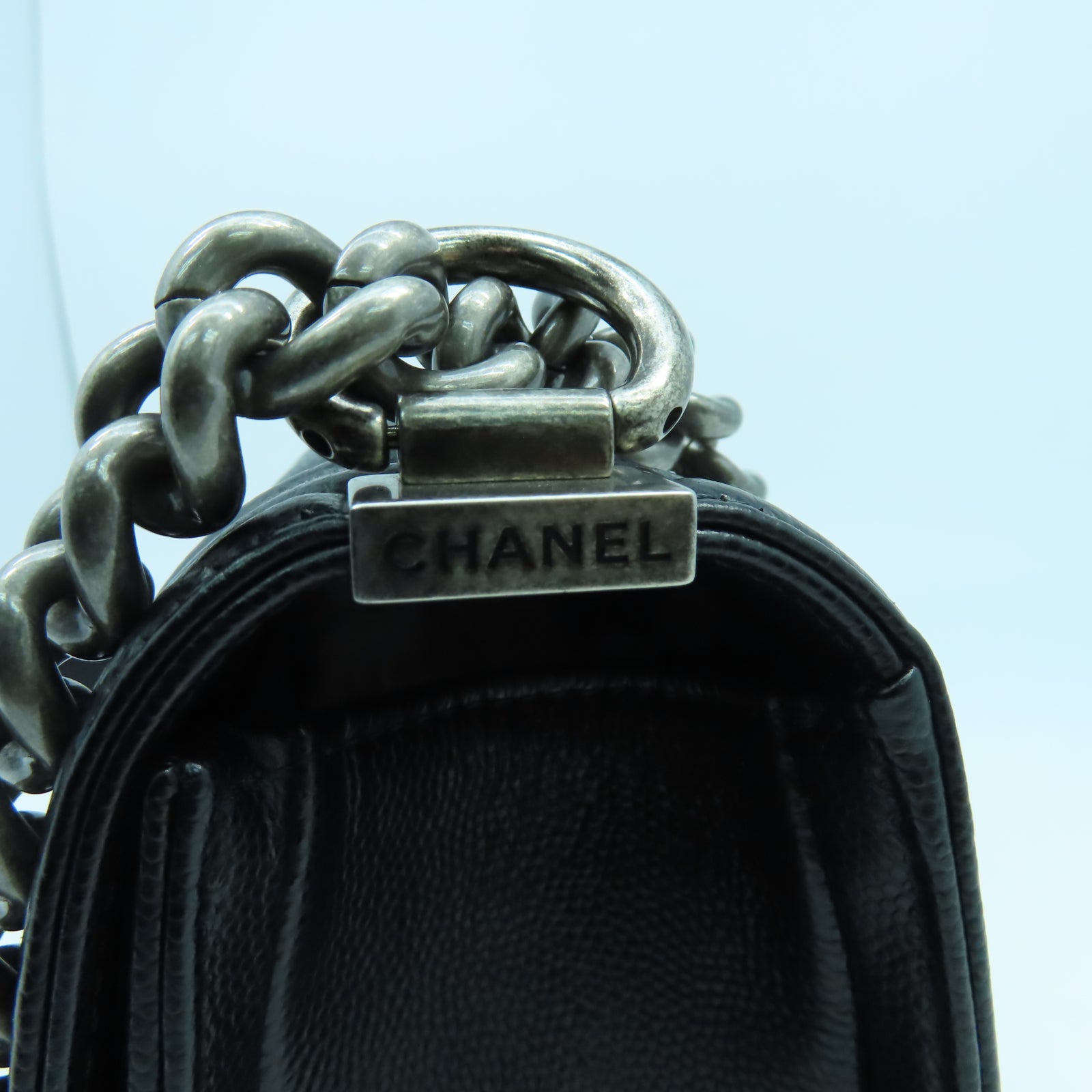 CHANEL 菱格Caviar皮革Boy 20cm銀扣鏈帶肩背袋黑色