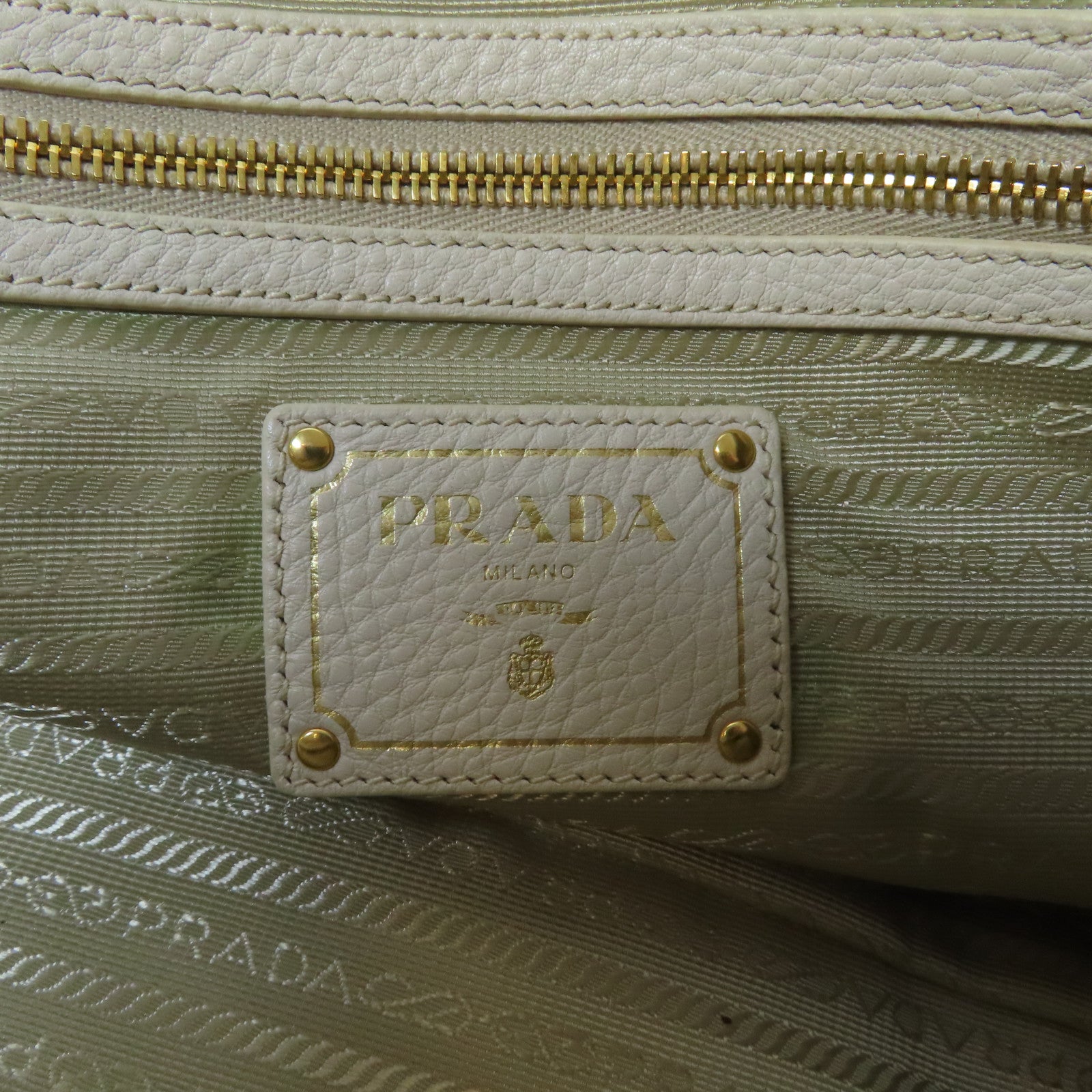PRADA 牛皮皮革Shoulder Bag金扣鏈帶肩背袋米色