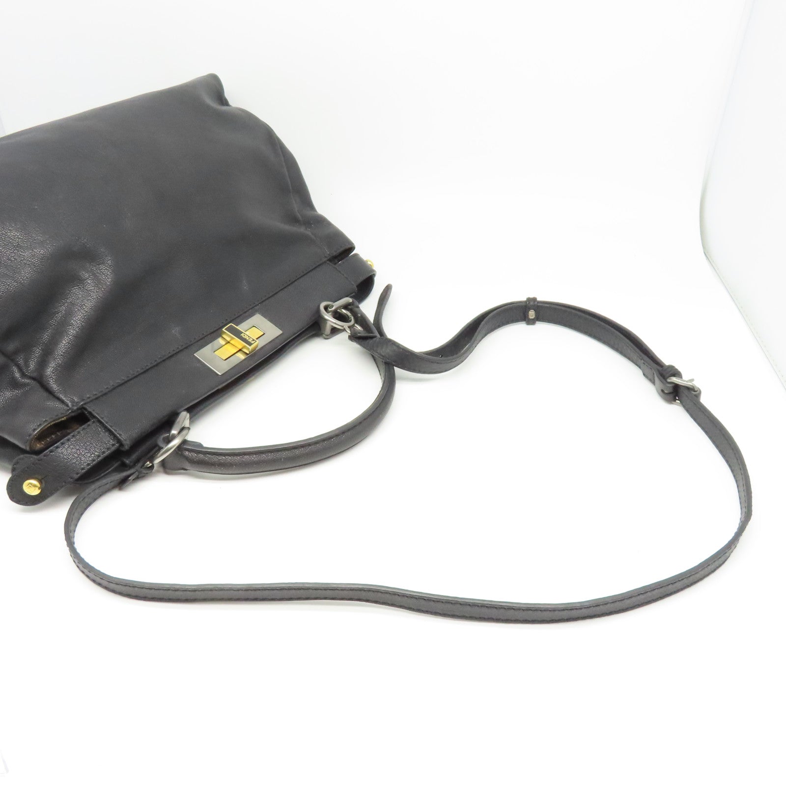 FENDI 牛皮皮革Peekaboo金扣肩背袋黑色