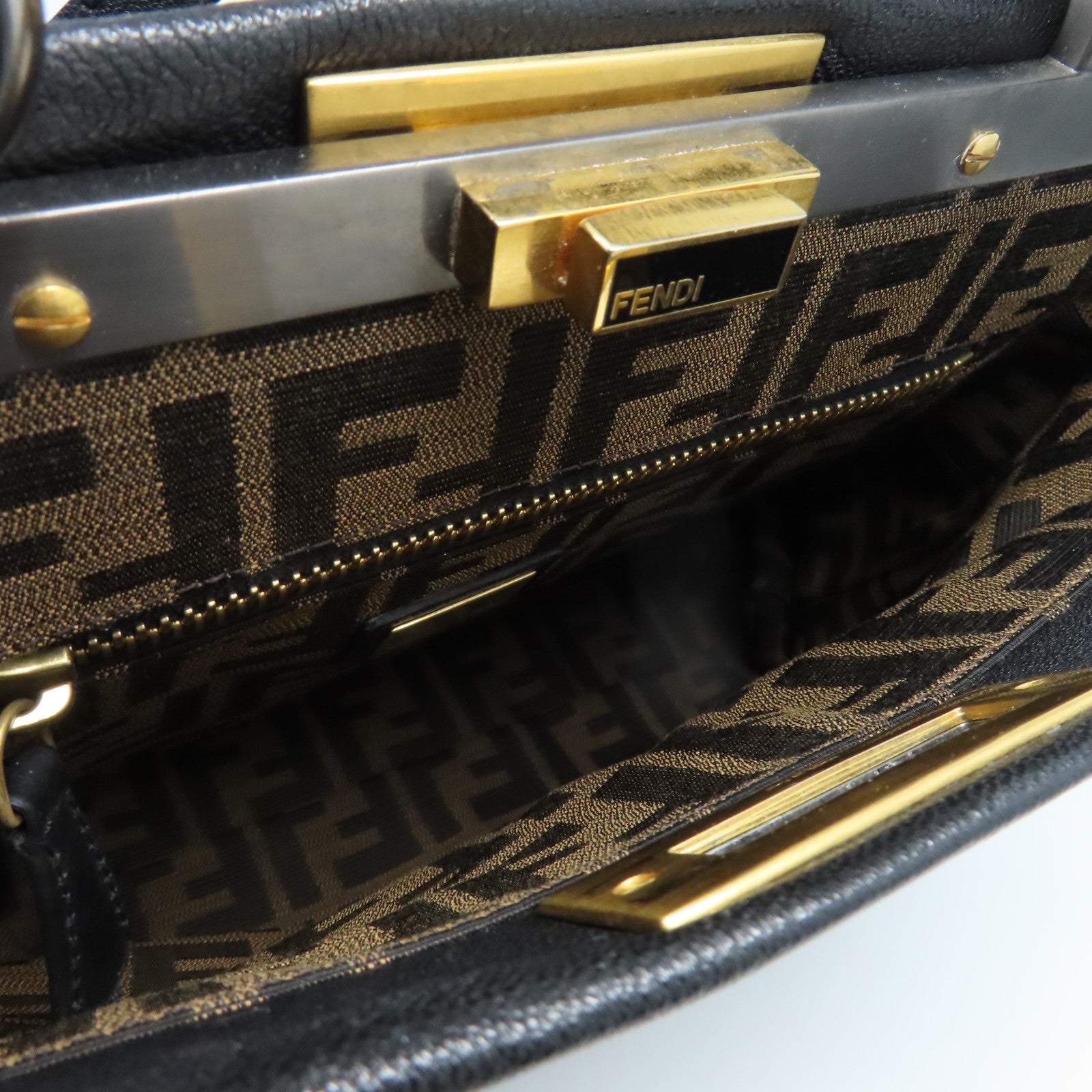 FENDI 牛皮皮革Peekaboo金扣肩背袋黑色