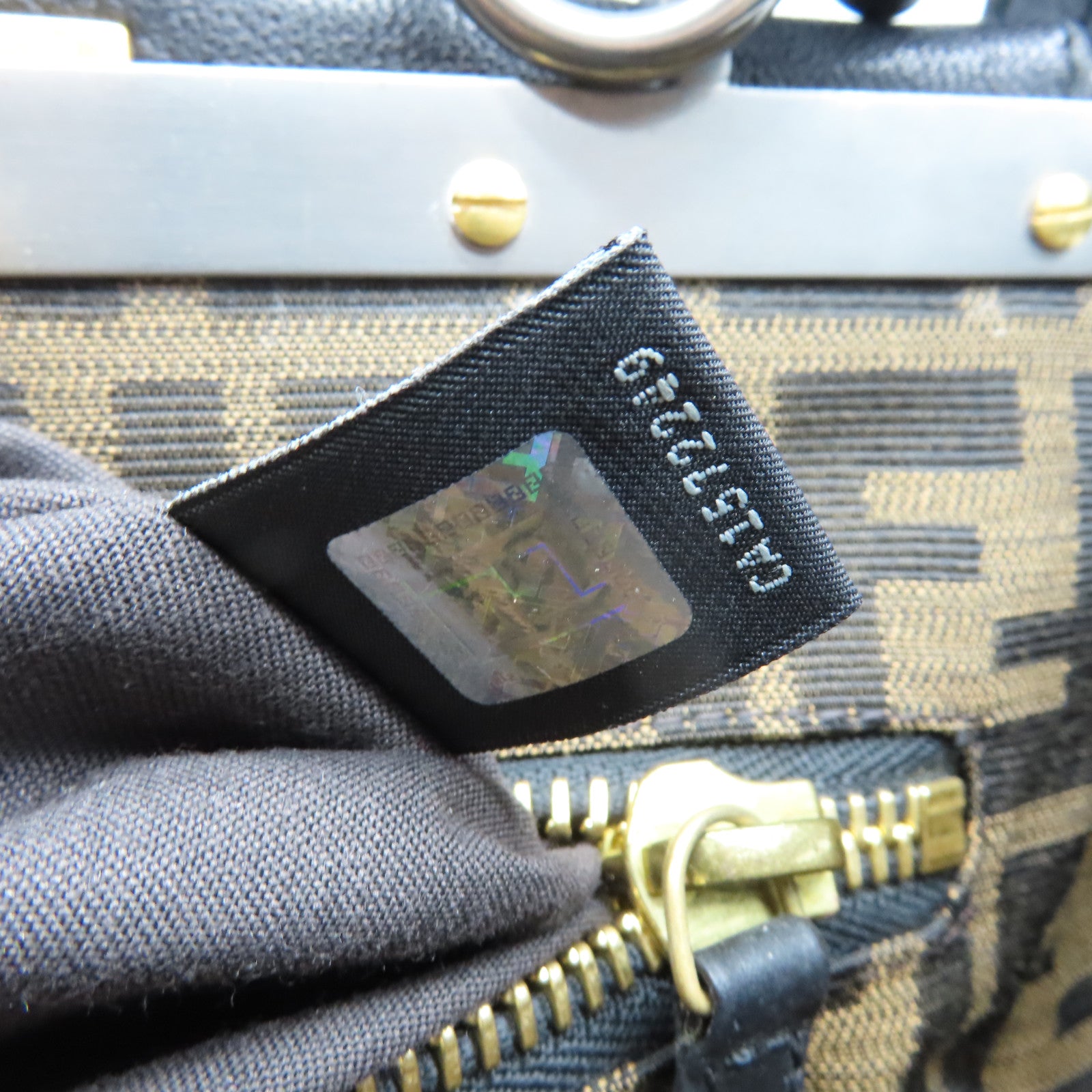 FENDI 牛皮皮革Peekaboo金扣肩背袋黑色