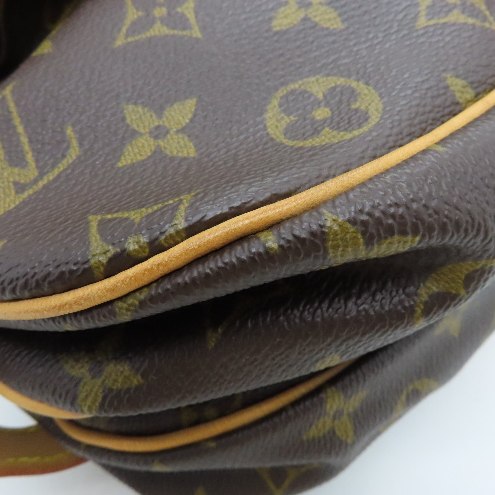 LOUIS VUITTON Monogram Saumur Gold Buckle Shoulder Bag Brown