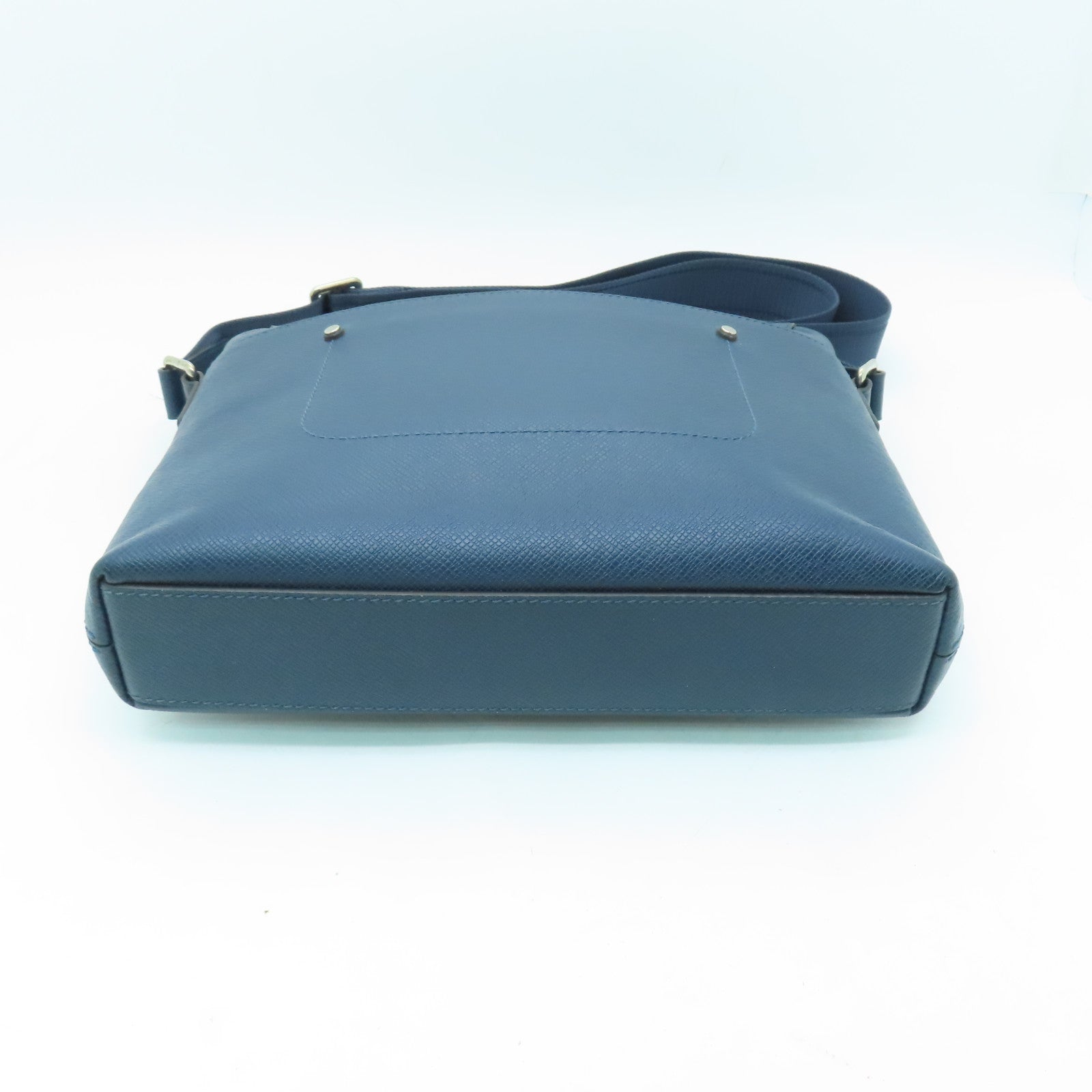 LOUIS VUITTON Taiga Grigori Messenger PM銀扣肩背袋深藍色