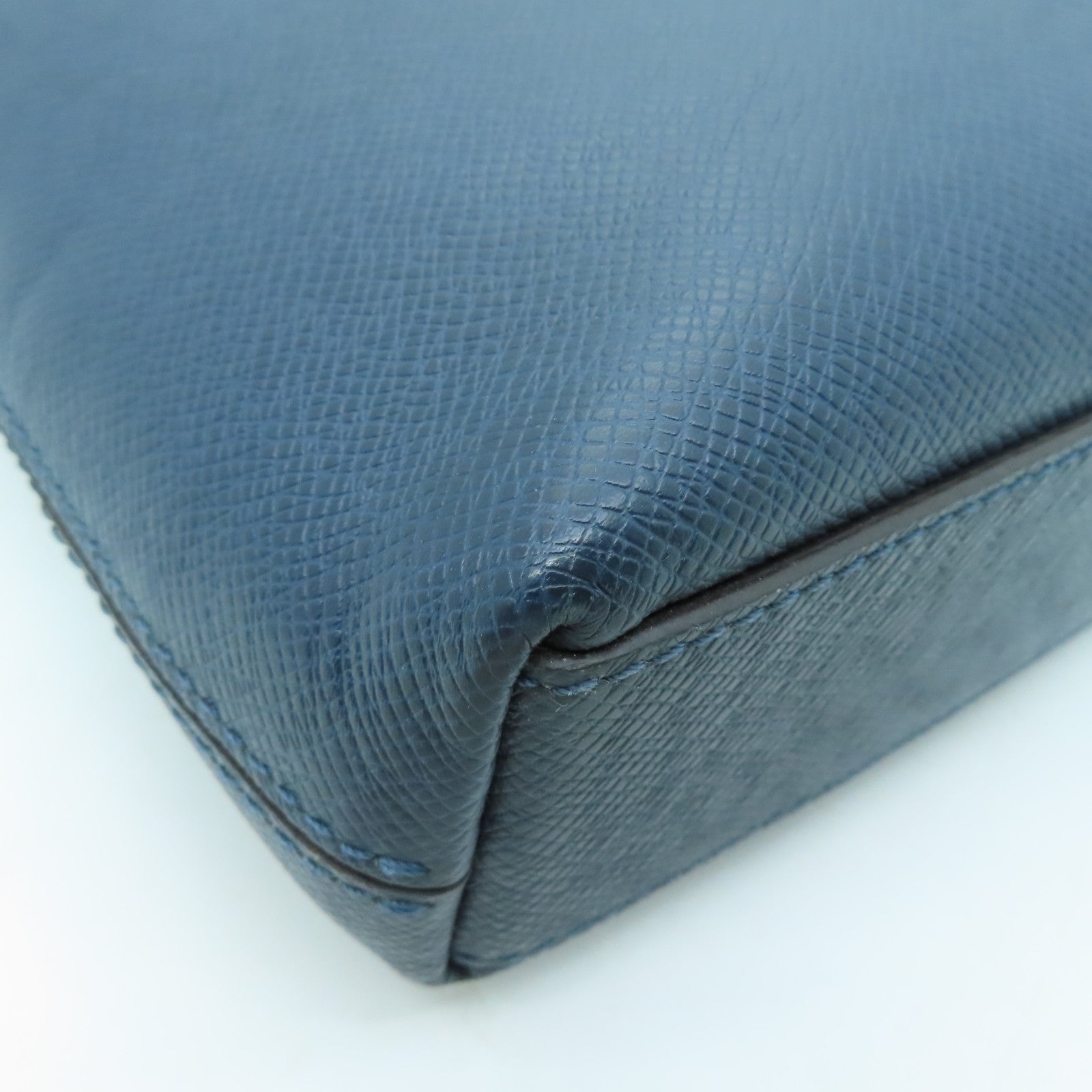 LOUIS VUITTON Taiga Grigori Messenger PM銀扣肩背袋深藍色