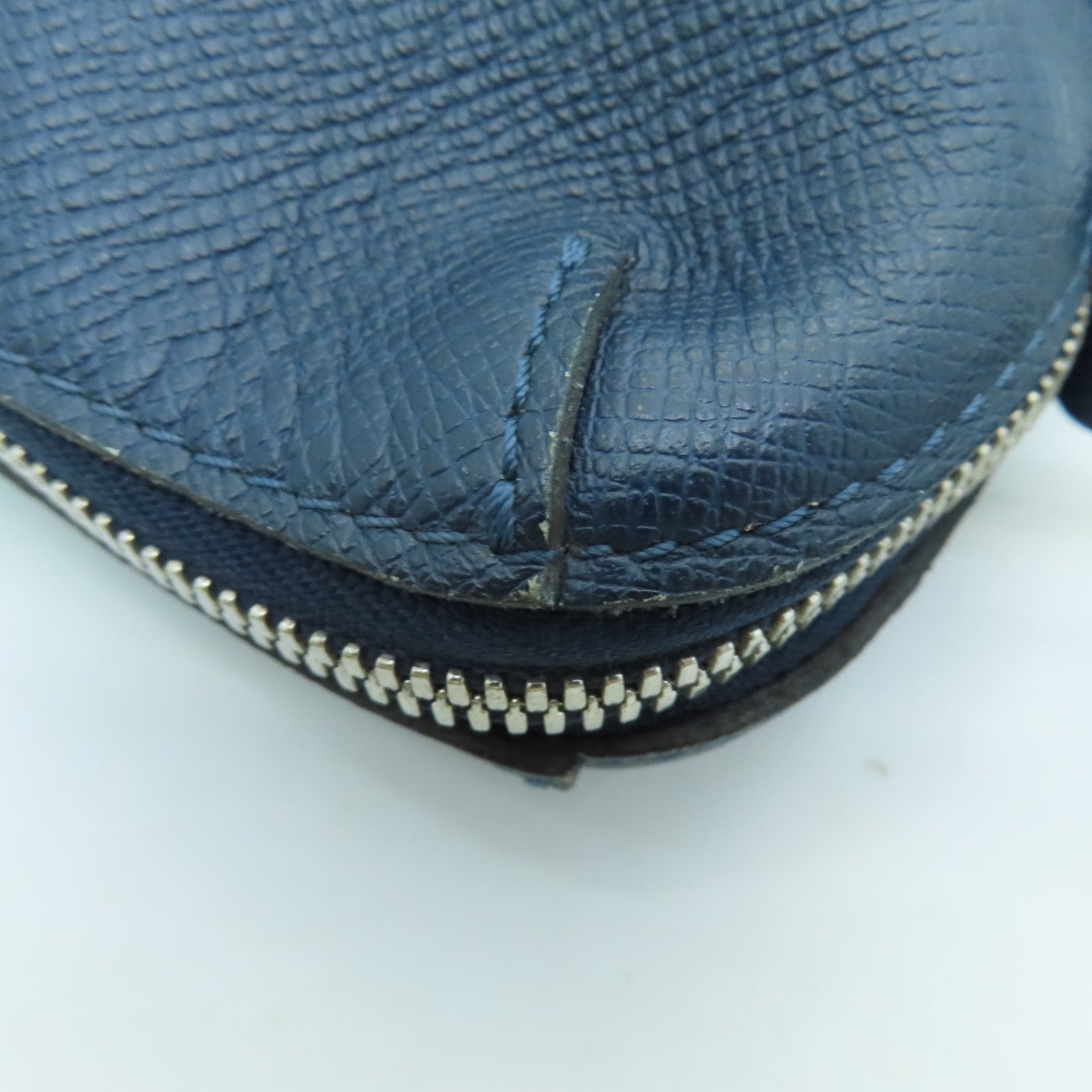 LOUIS VUITTON Taiga Grigori Messenger PM銀扣肩背袋深藍色
