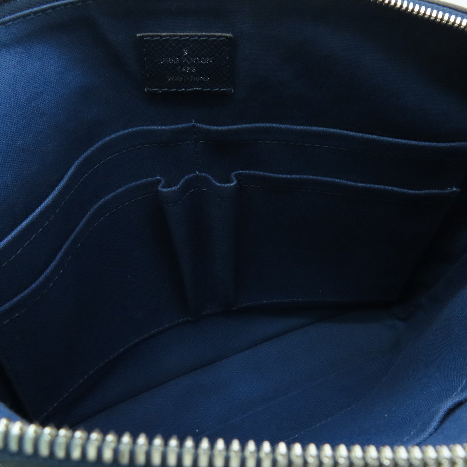LOUIS VUITTON Taiga Grigori Messenger PM銀扣肩背袋深藍色