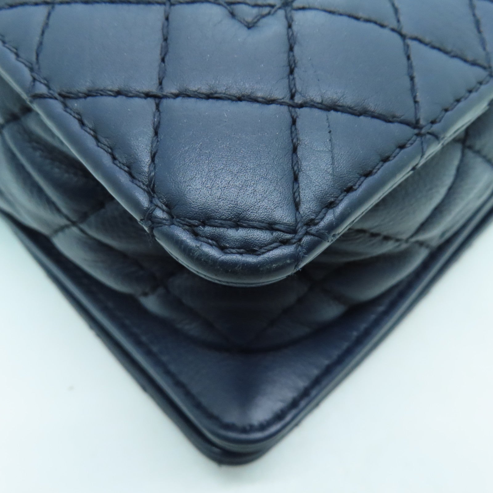 CHANEL 牛皮皮革Boy Chanel銀扣鏈帶肩背袋深藍色