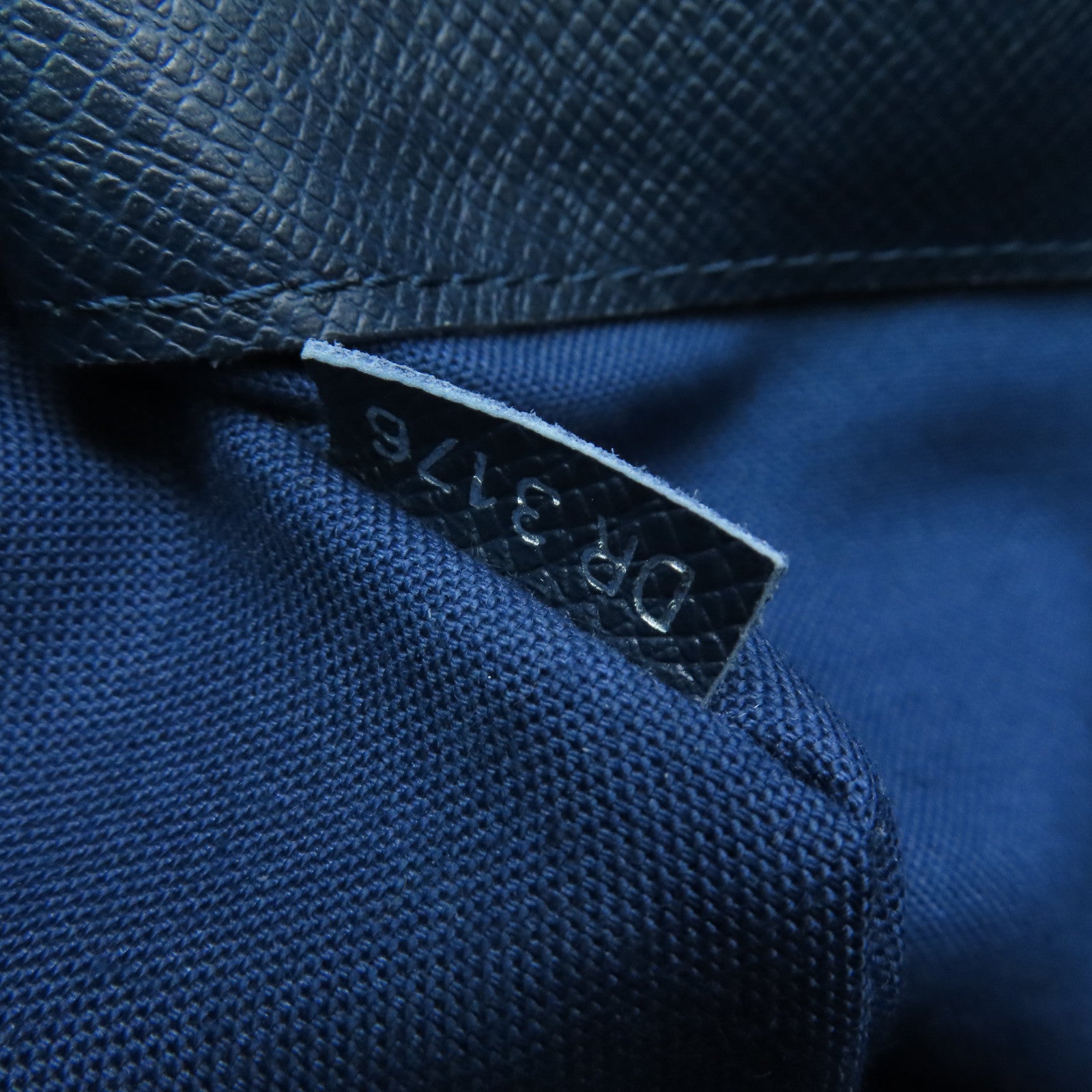 LOUIS VUITTON Taiga Grigori Messenger PM銀扣肩背袋深藍色