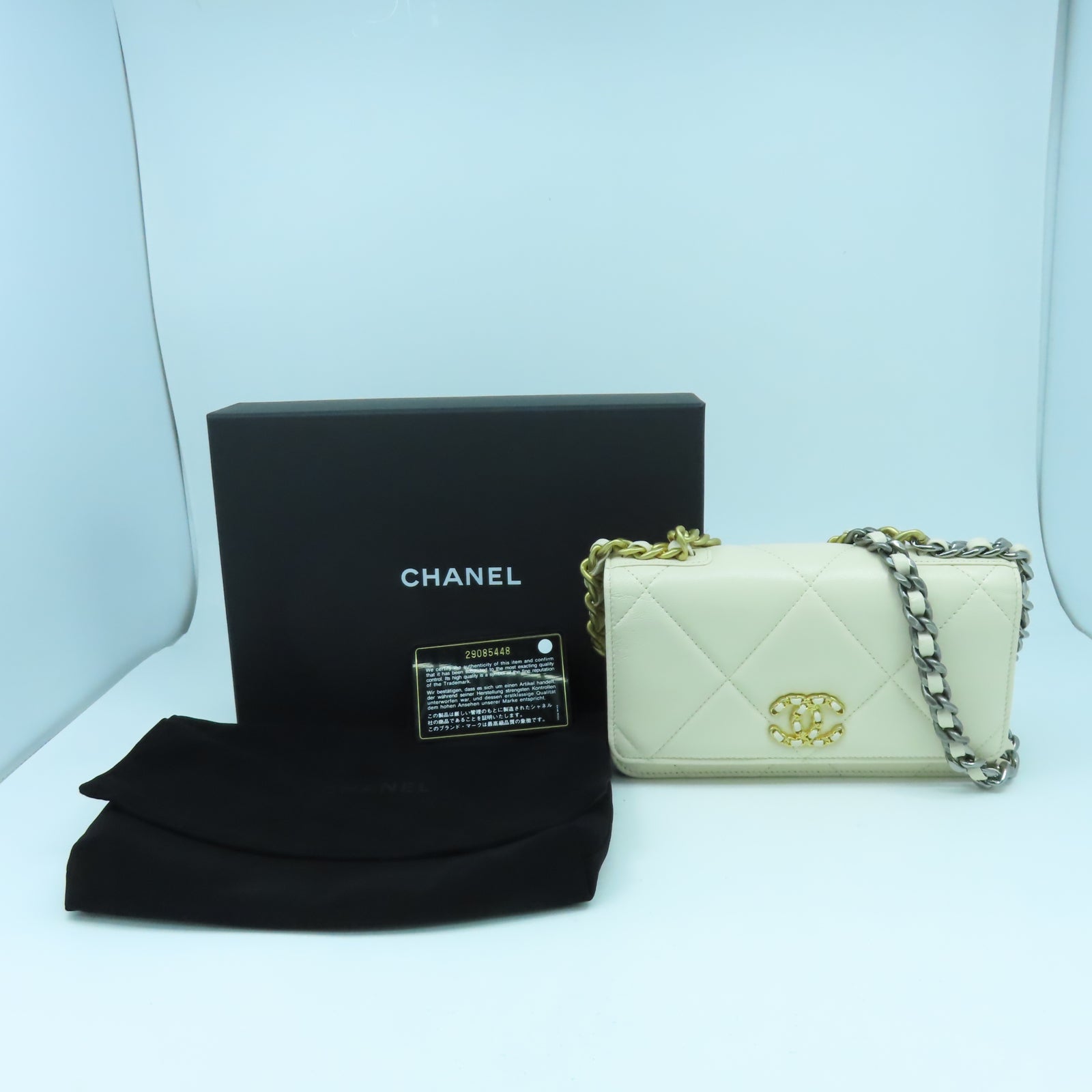 CHANEL 菱格羊皮皮革C19 Wallet On Chain金扣鏈帶肩背袋白色