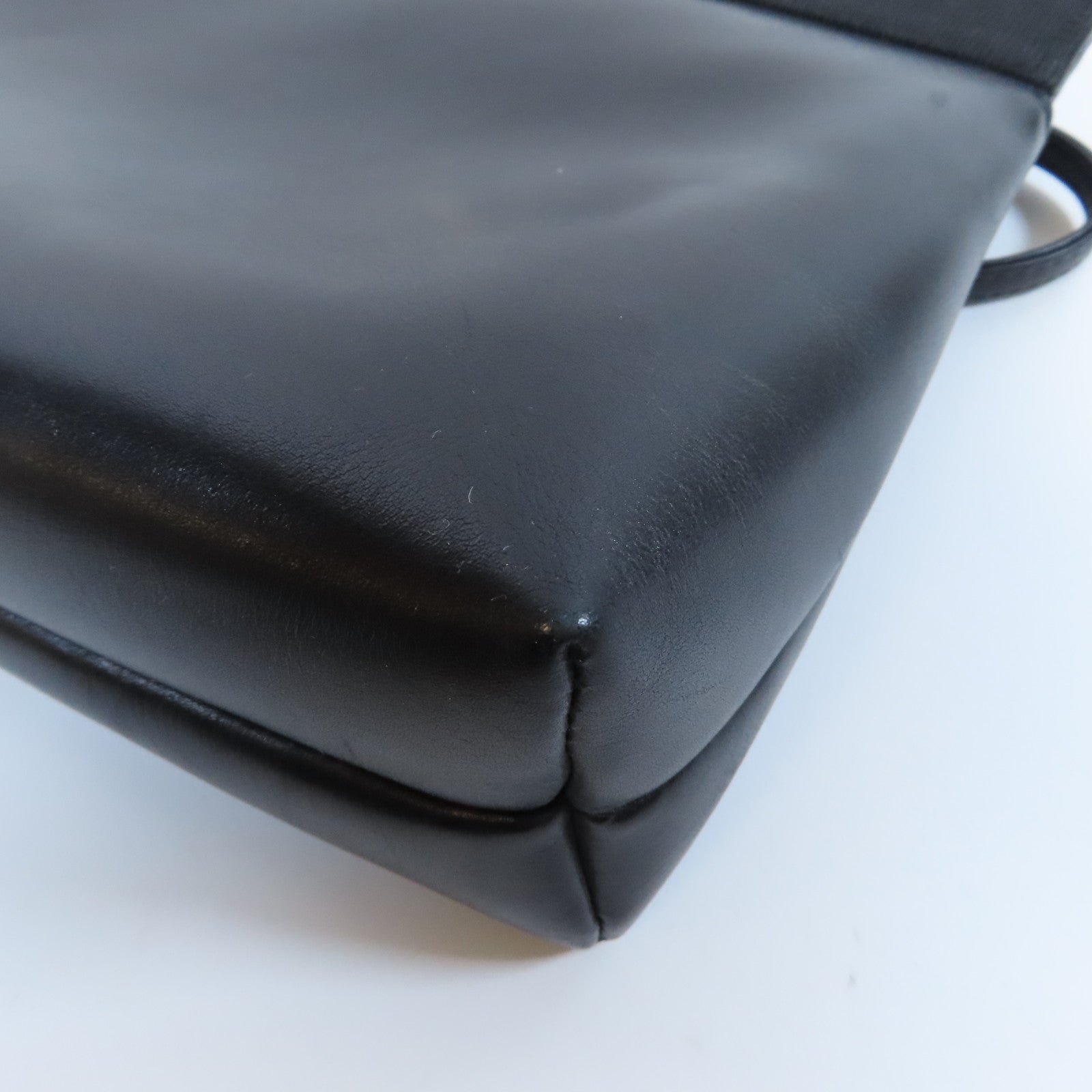 Salvatore Ferragamo 牛皮皮革Shoulder Bag金扣肩背袋黑色