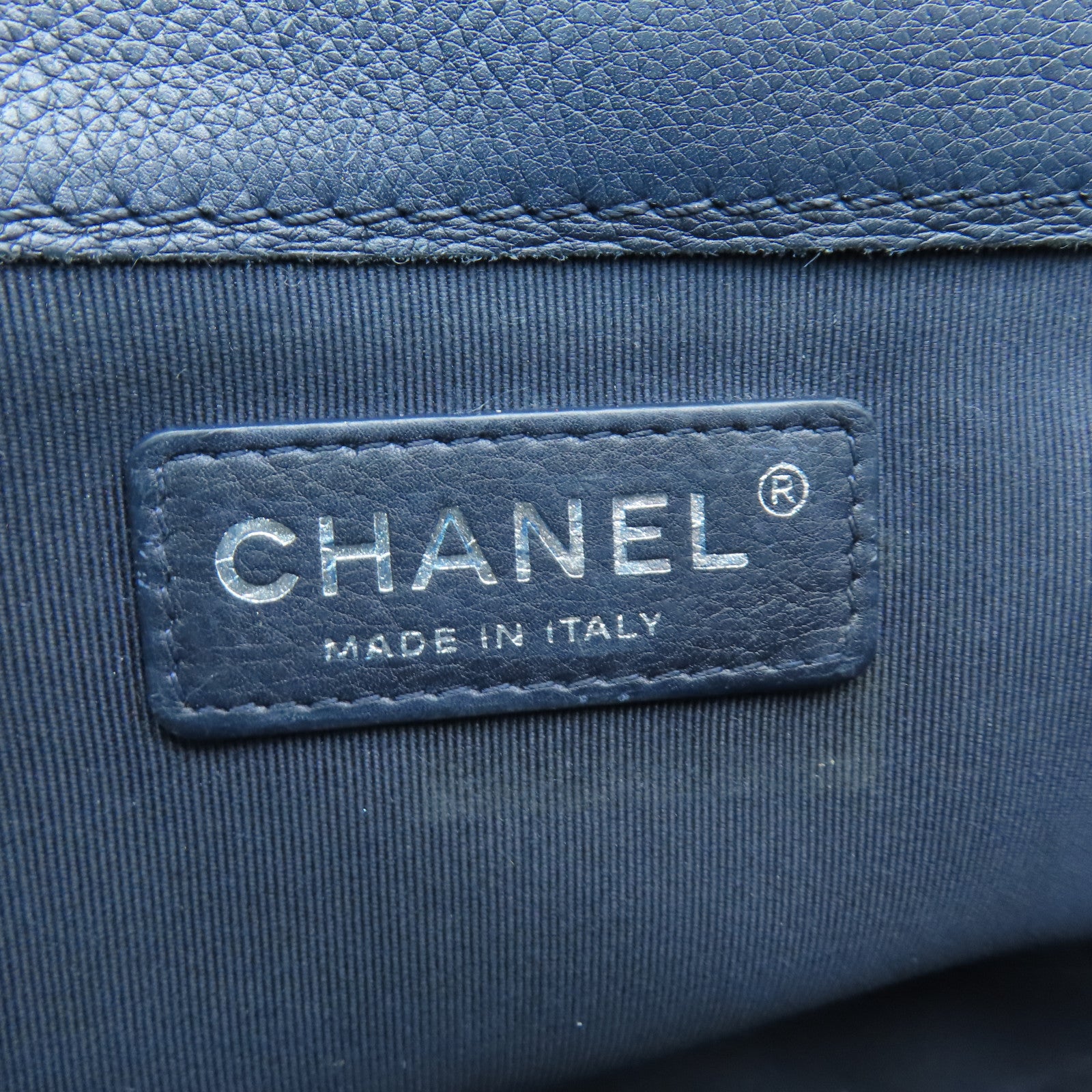 CHANEL 牛皮皮革Boy Chanel銀扣鏈帶肩背袋深藍色