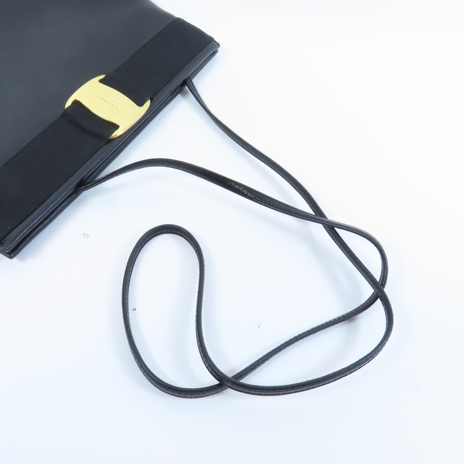 Salvatore Ferragamo 牛皮皮革Shoulder Bag金扣肩背袋黑色