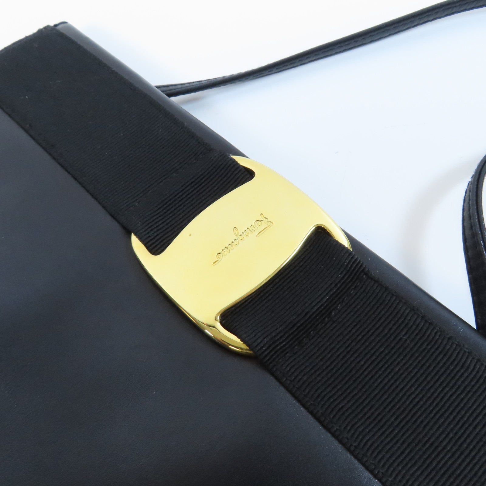 Salvatore Ferragamo 牛皮皮革Shoulder Bag金扣肩背袋黑色