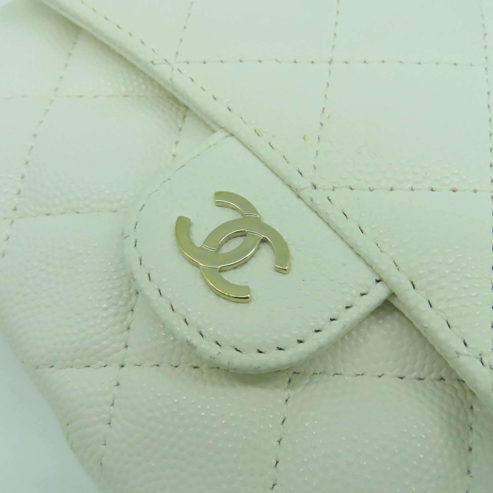 CHANEL 菱格Caviar皮革Phone Holder With Chain金扣鏈帶肩背袋白色