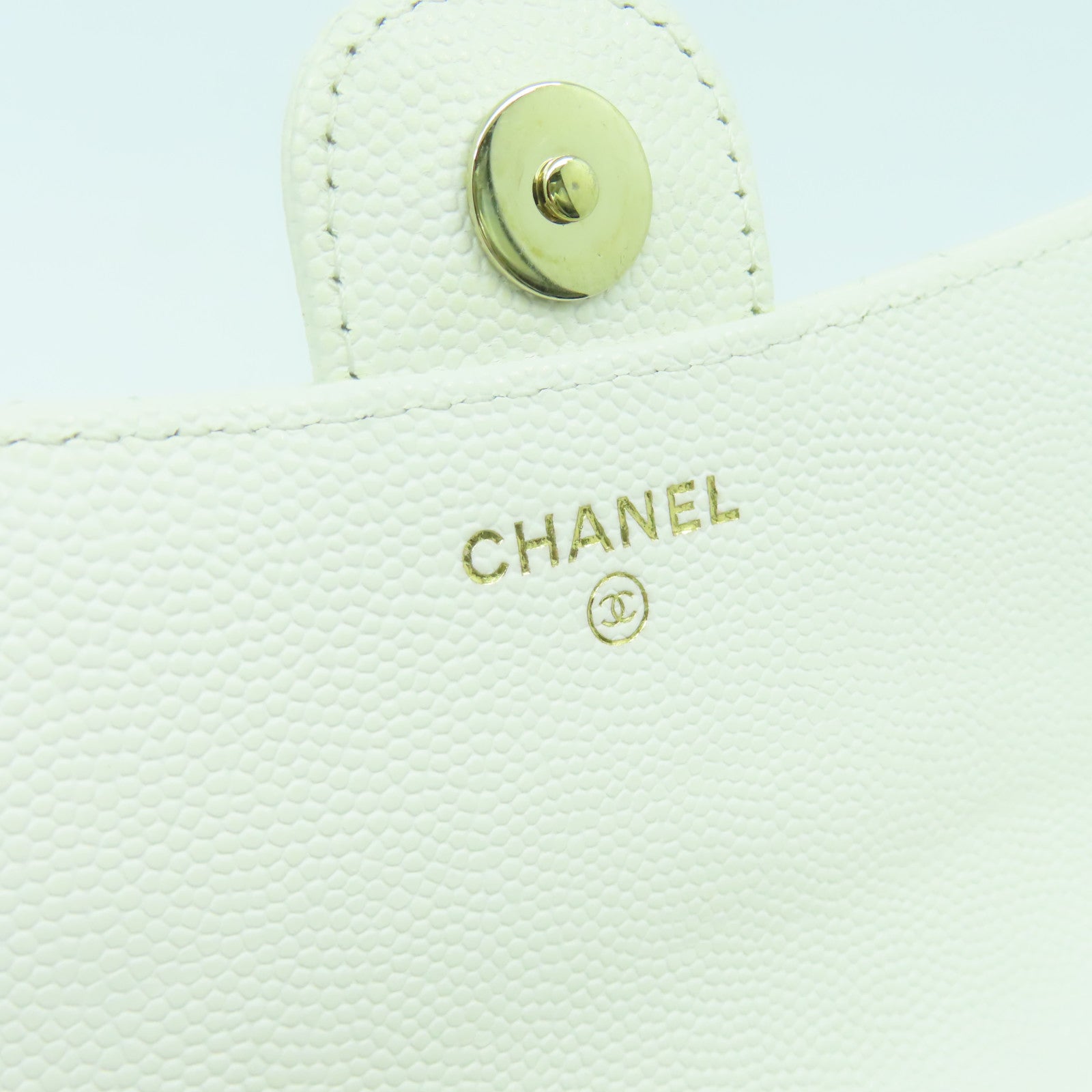CHANEL 菱格Caviar皮革Phone Holder With Chain金扣鏈帶肩背袋白色