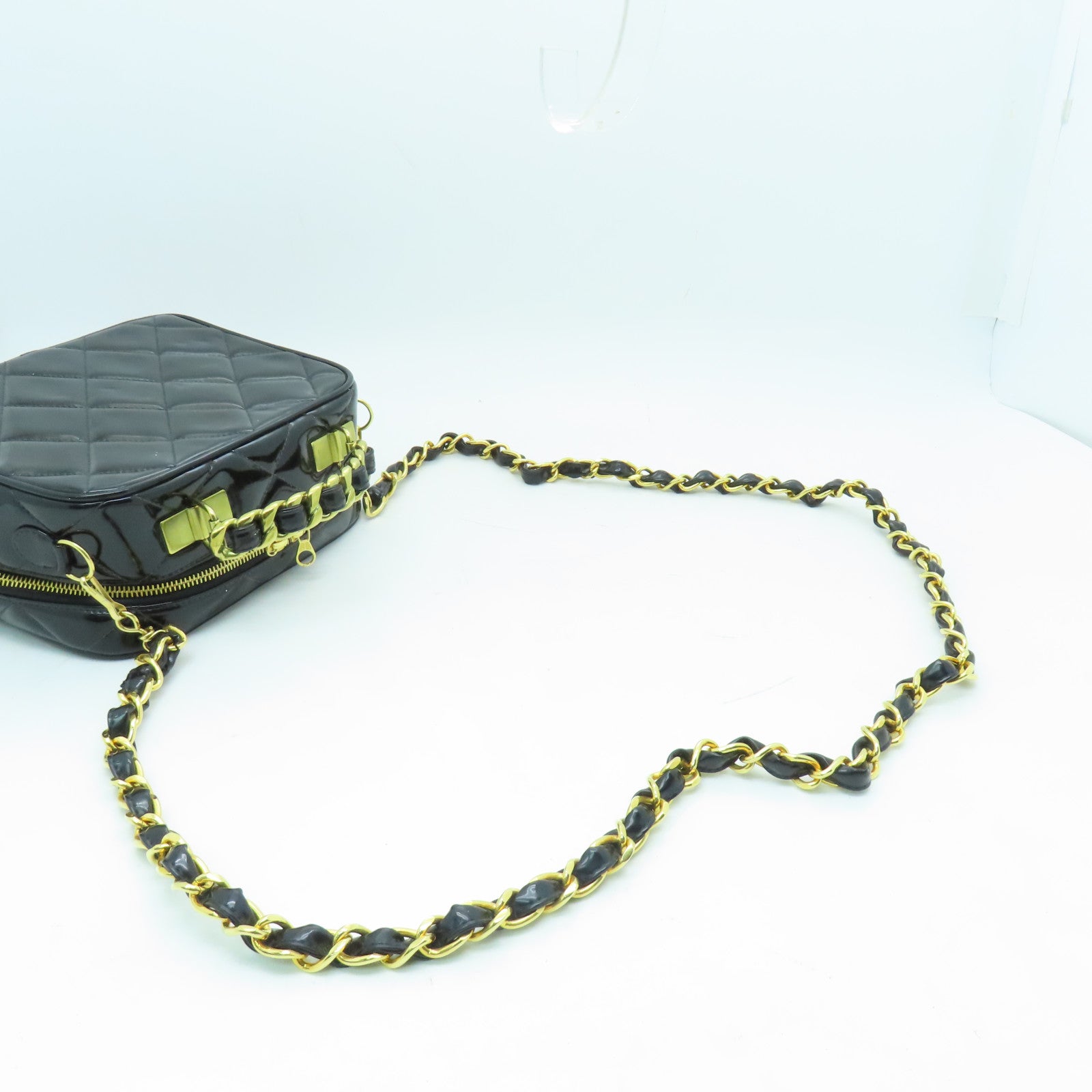 CHANEL 菱格漆皮皮革Chain Shoulder金扣链带肩背袋黑色