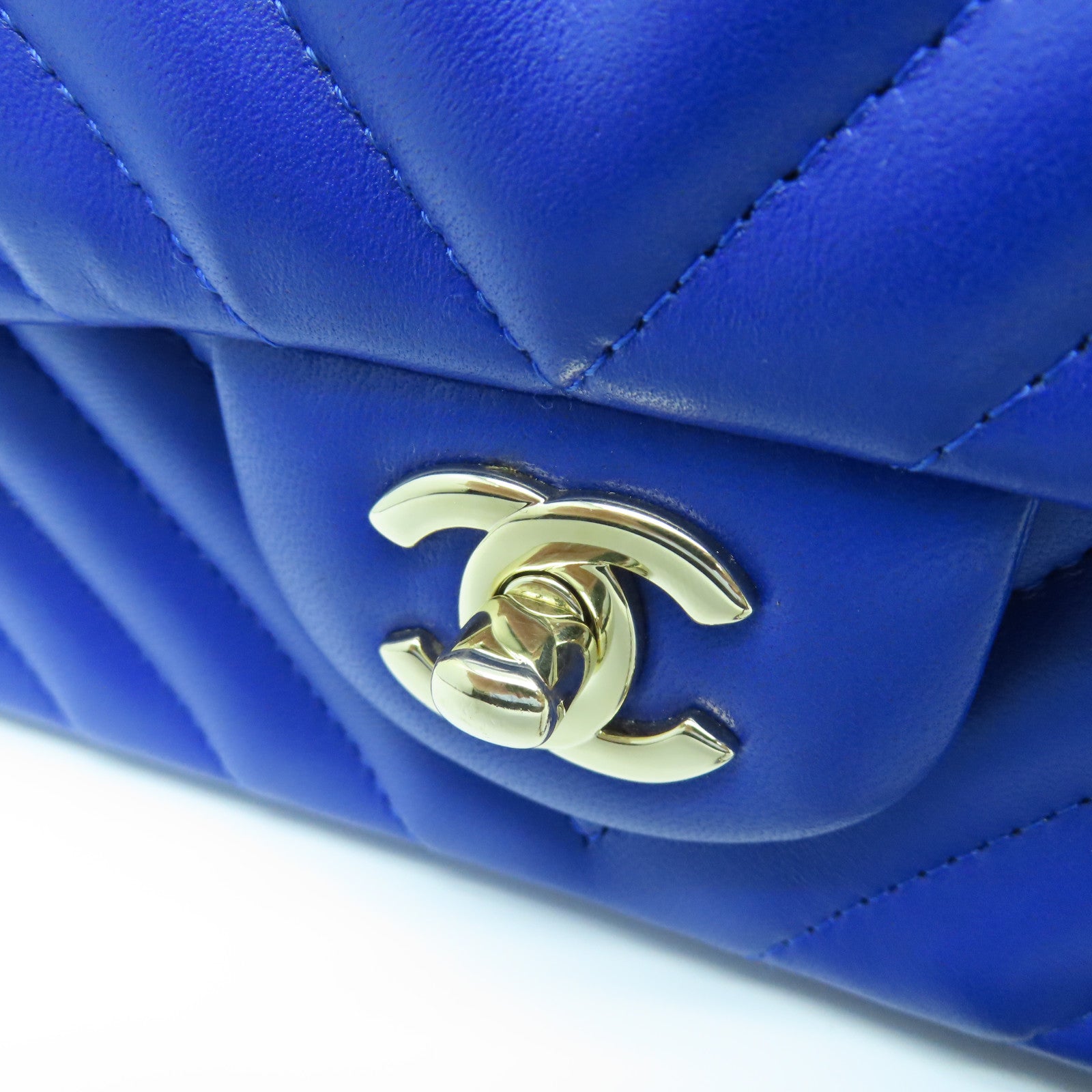 CHANEL Diamond Sheepskin Leather Classic 20cm Gold Buckle Chain Shoulder Bag Blue