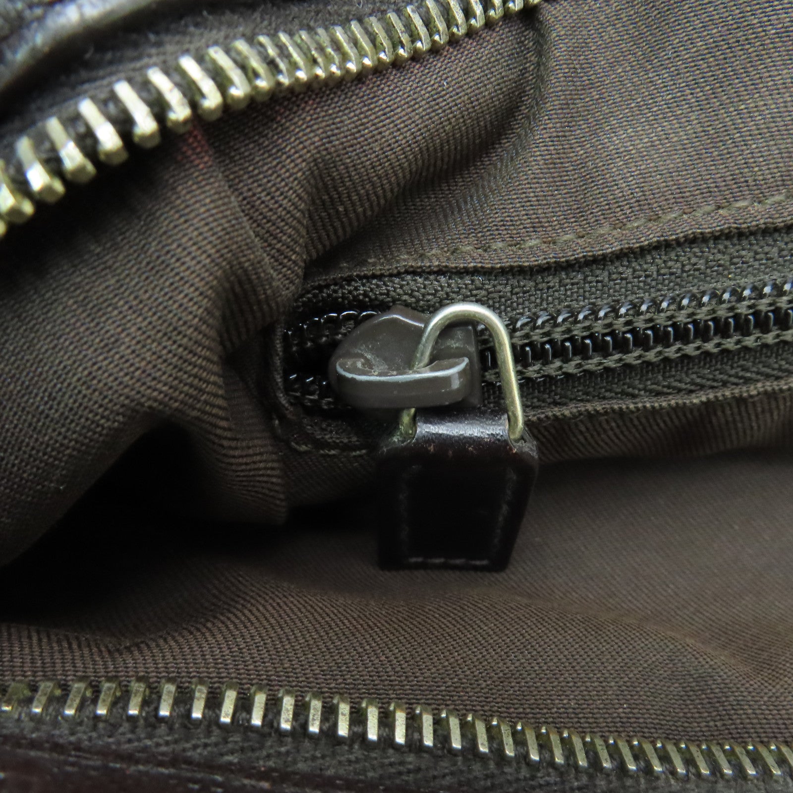 GUCCI 皮革Shoulder Bag銀扣肩背袋啡色