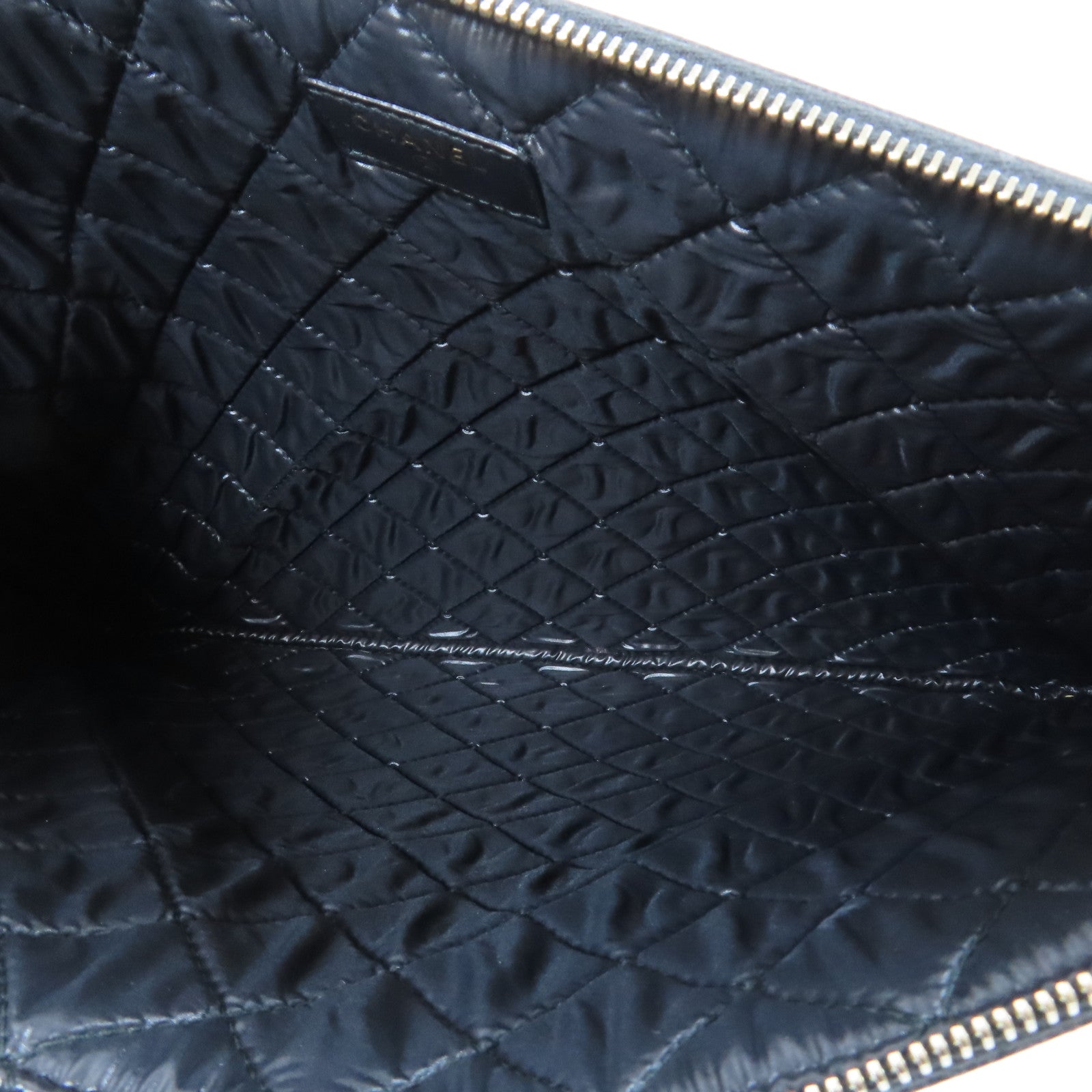 CHANEL 菱格Caviar皮革Pouch金扣手拿包黑色