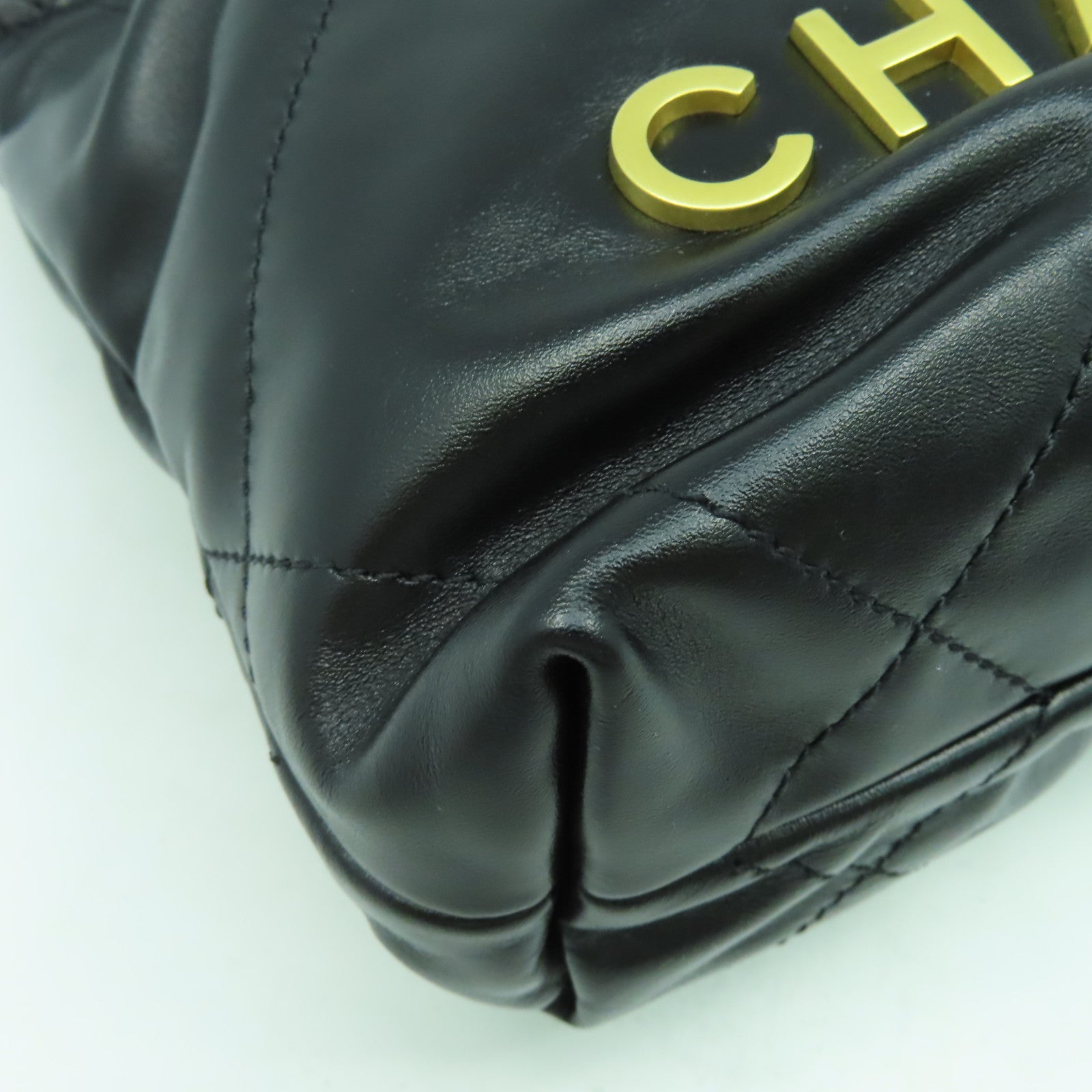 CHANEL 菱格牛皮皮革Mini 22金扣手挽肩背兩用袋黑色