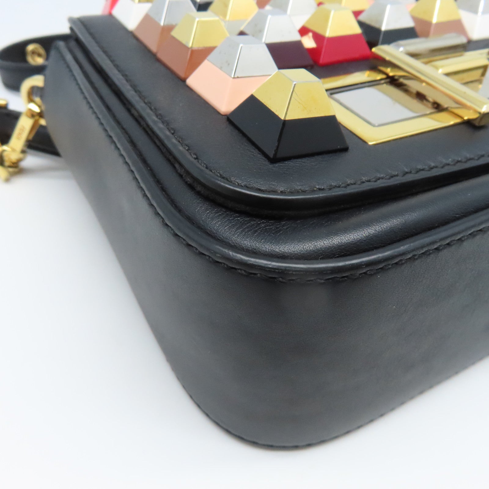 FENDI 牛皮皮革Peekaboo金扣肩背袋黑色/彩色