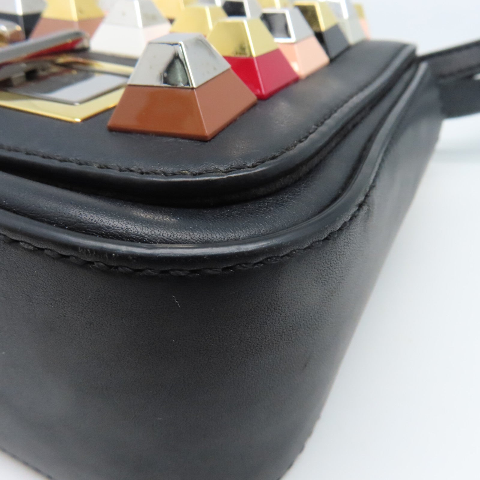FENDI 牛皮皮革Peekaboo金扣肩背袋黑色/彩色