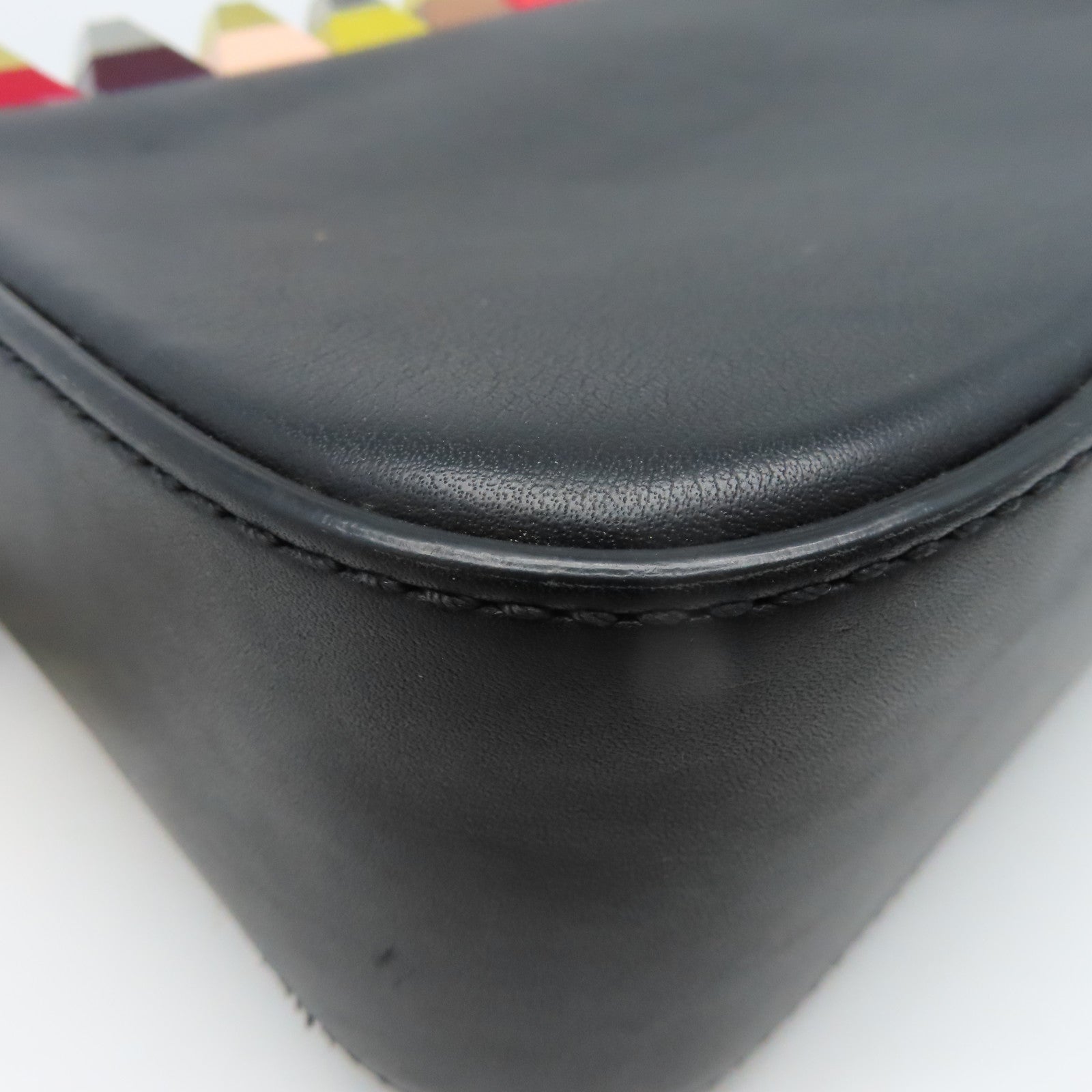 FENDI 牛皮皮革Peekaboo金扣肩背袋黑色/彩色