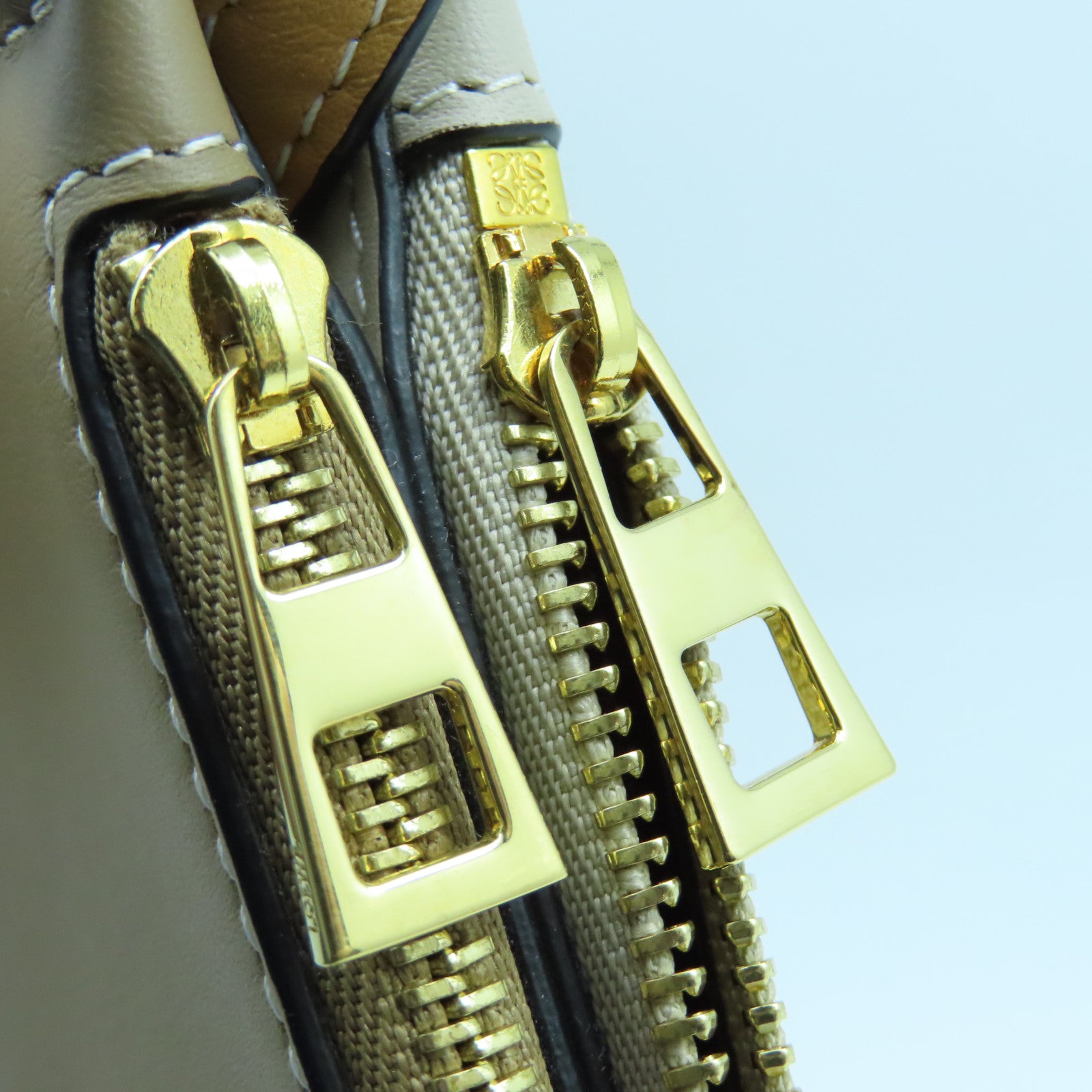 LOEWE 牛皮皮革Gate Double金扣肩背袋啡色