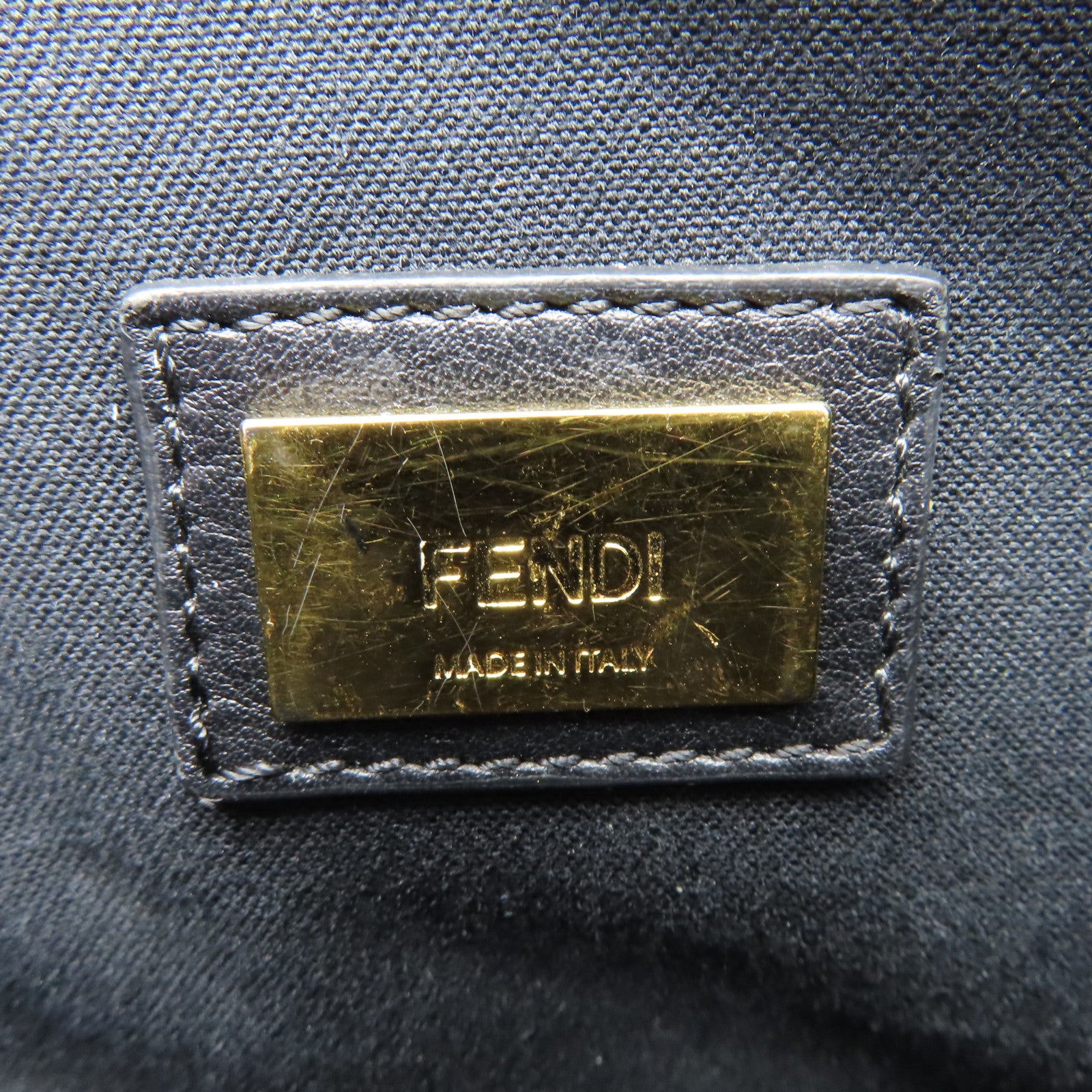 FENDI 牛皮皮革Peekaboo金扣肩背袋黑色/彩色