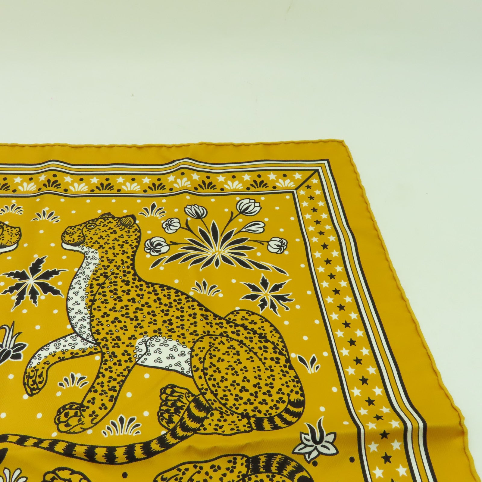 HERMES 【激減優惠】絲質Scarf圍巾黃色