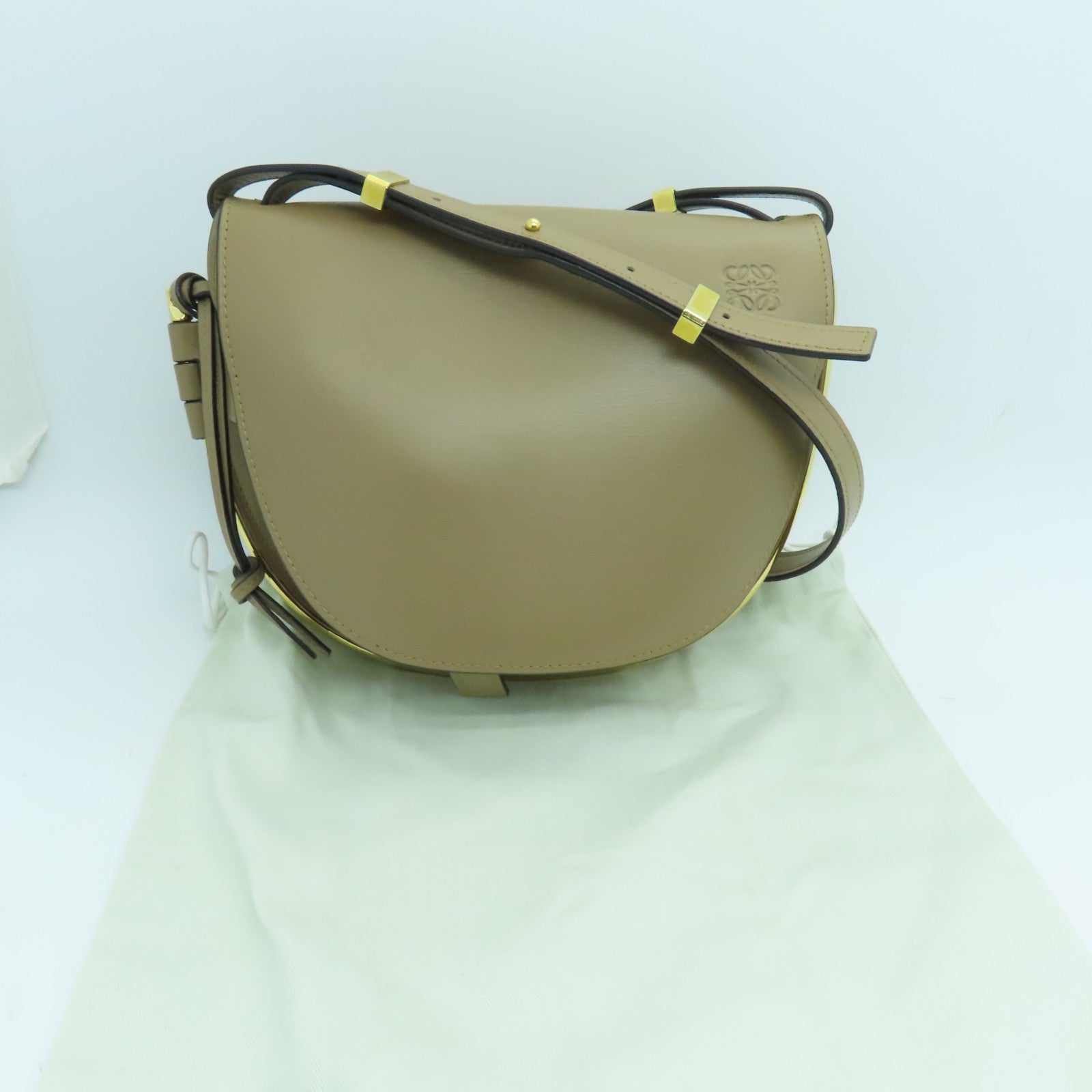 LOEWE 牛皮皮革Gate金扣肩背袋啡色