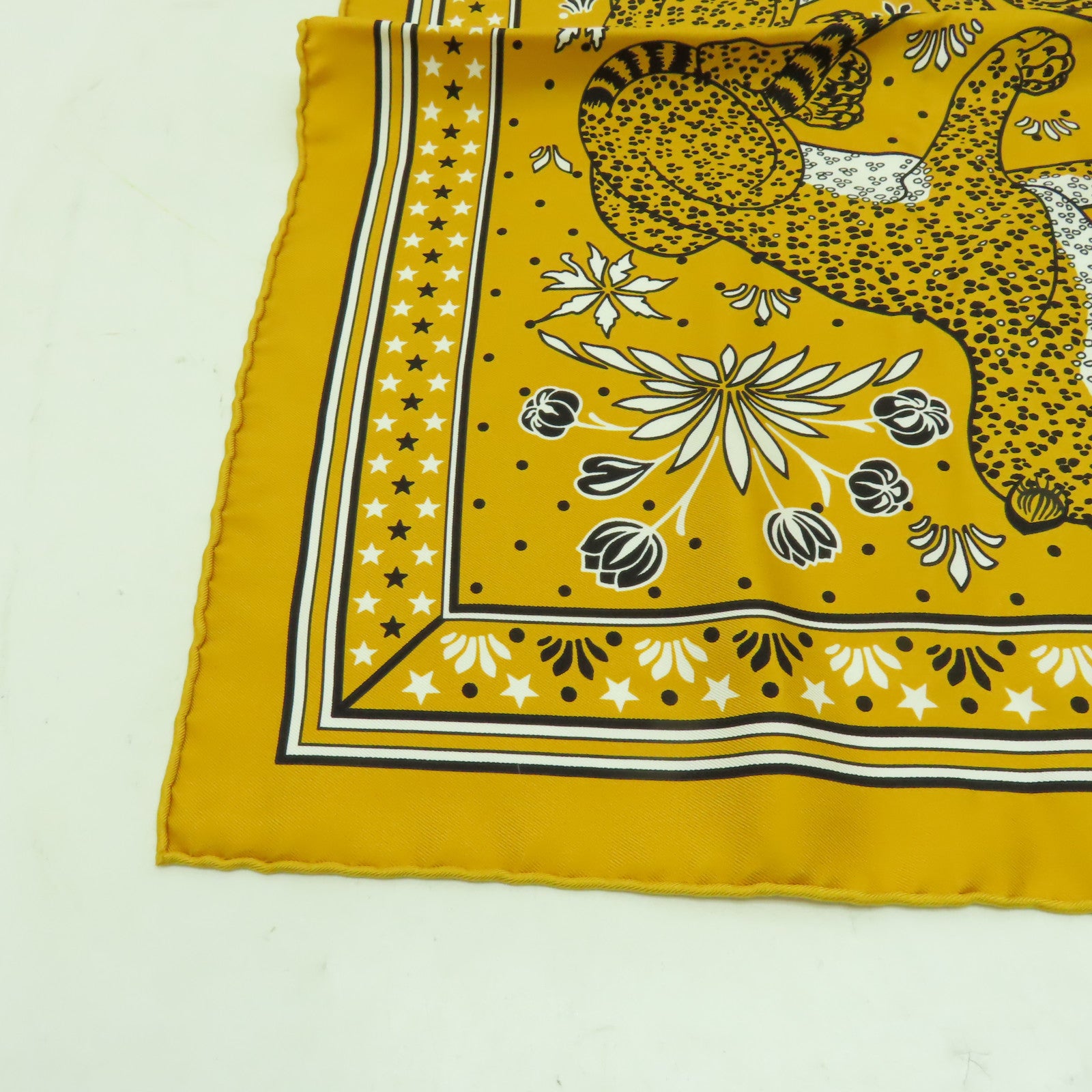 HERMES 【激減優惠】絲質Scarf圍巾黃色