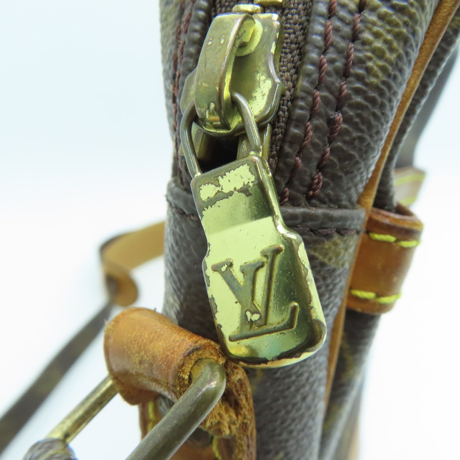 LOUIS VUITTON Monogram Danube金扣肩背袋啡色