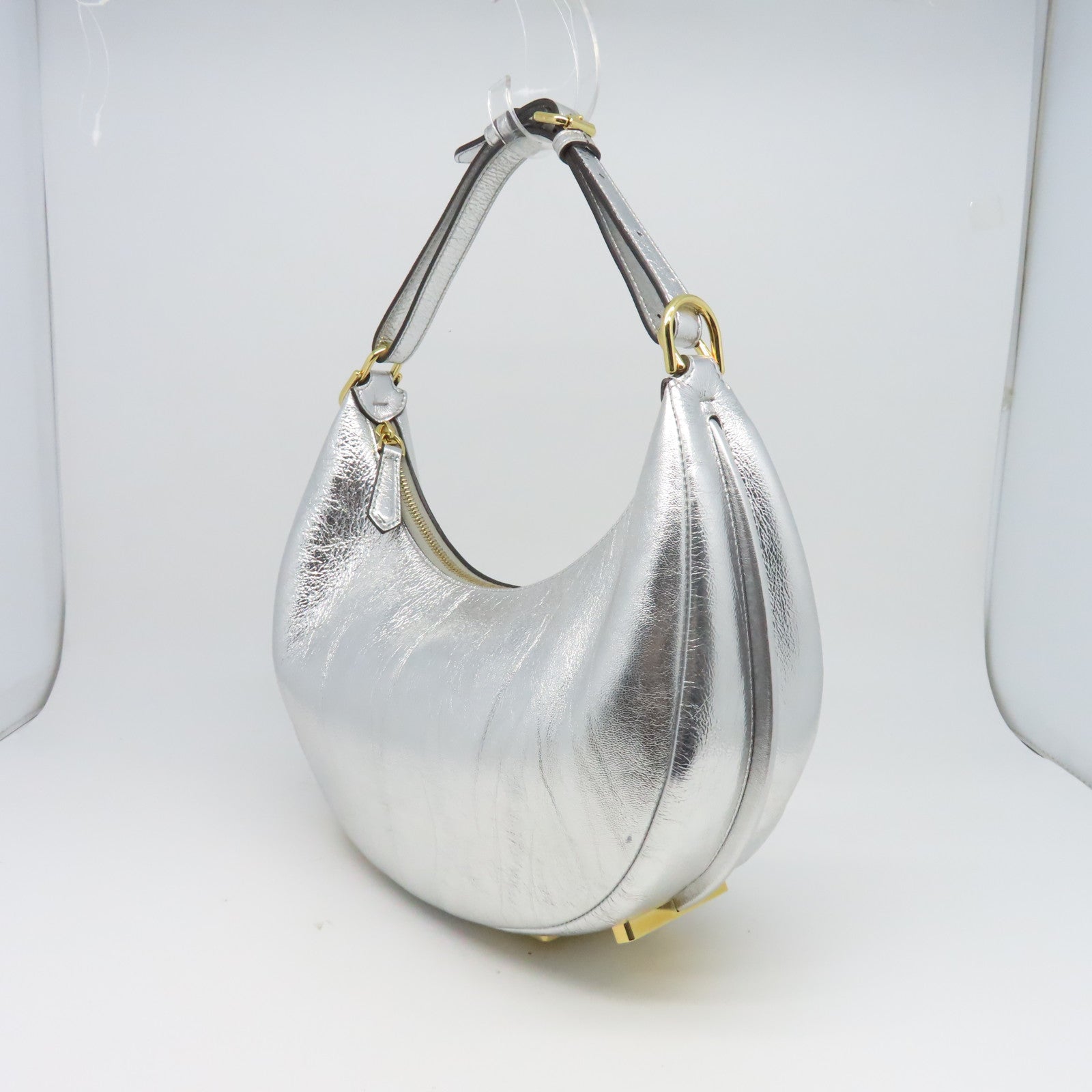FENDI 牛皮皮革Fendigraphy金扣肩背袋銀色