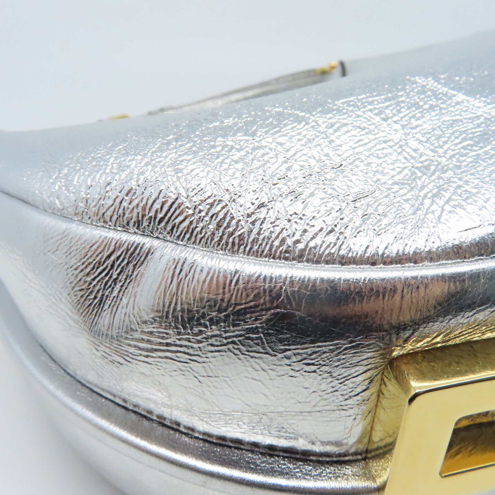 FENDI 牛皮皮革Fendigraphy金扣肩背袋銀色