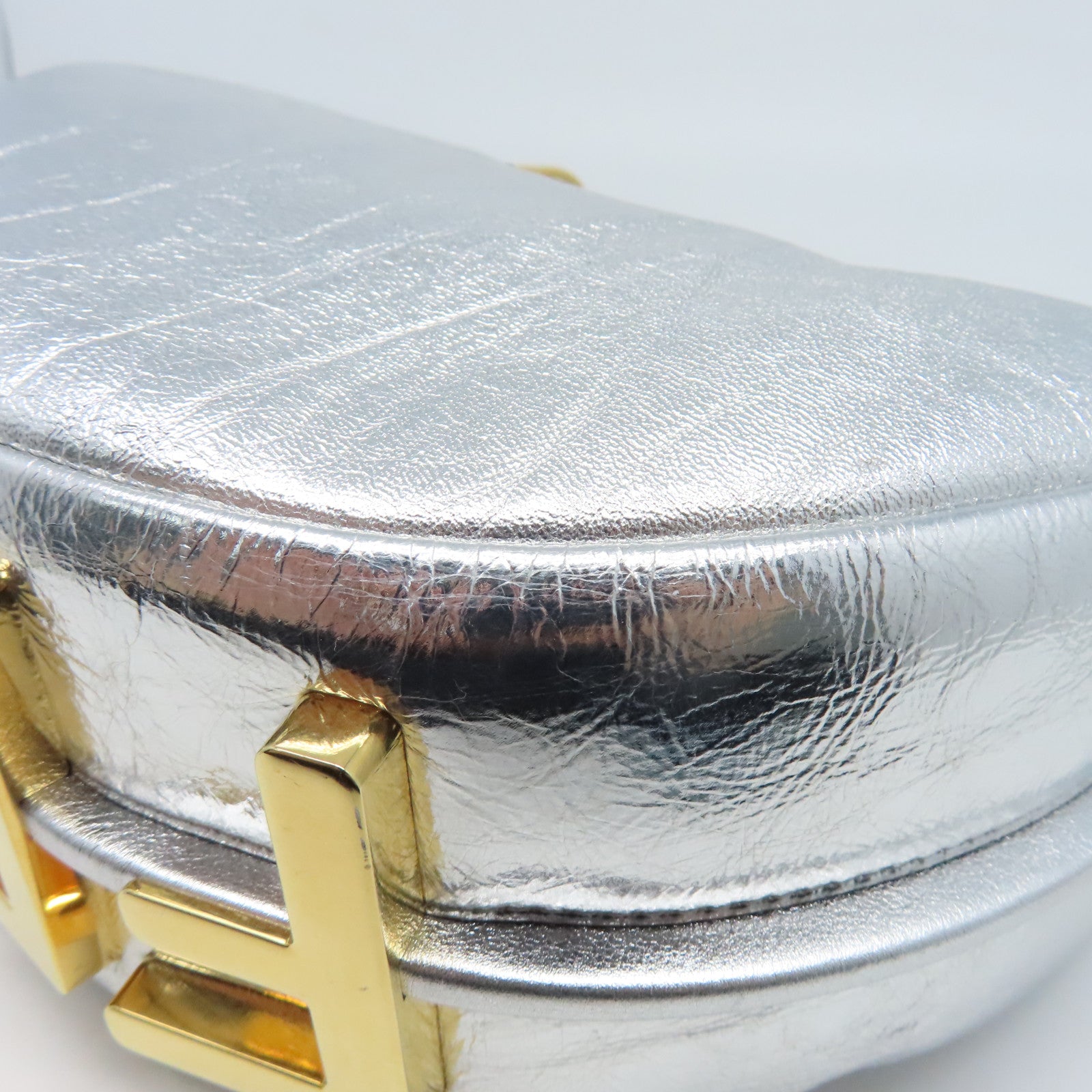 FENDI 牛皮皮革Fendigraphy金扣肩背袋銀色