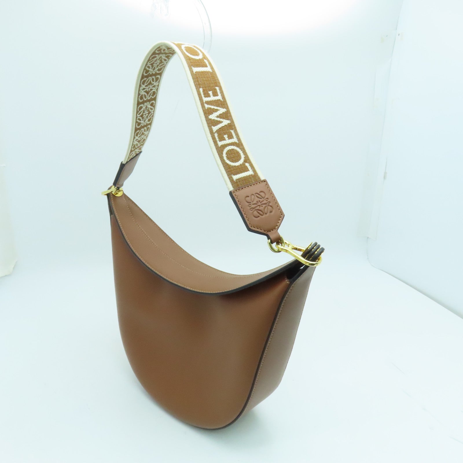 LOEWE 牛皮皮革Luna Bag金扣肩背袋啡色