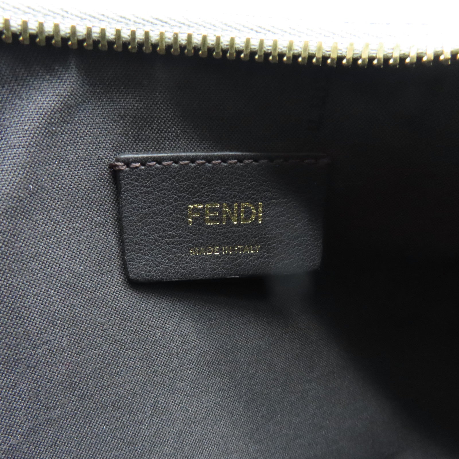 FENDI 牛皮皮革Fendigraphy金扣肩背袋銀色